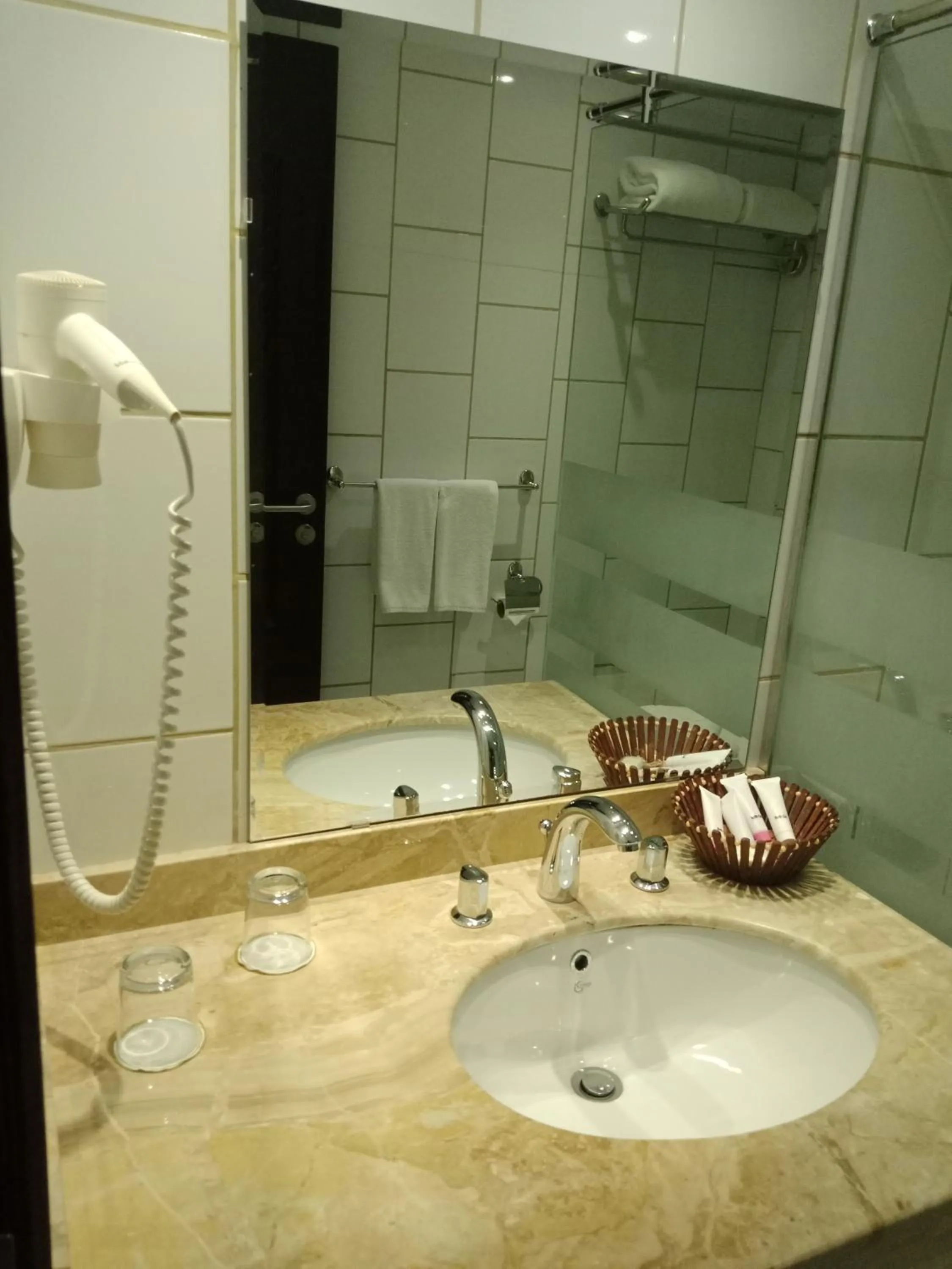 Bathroom in Green Leaves Hotel