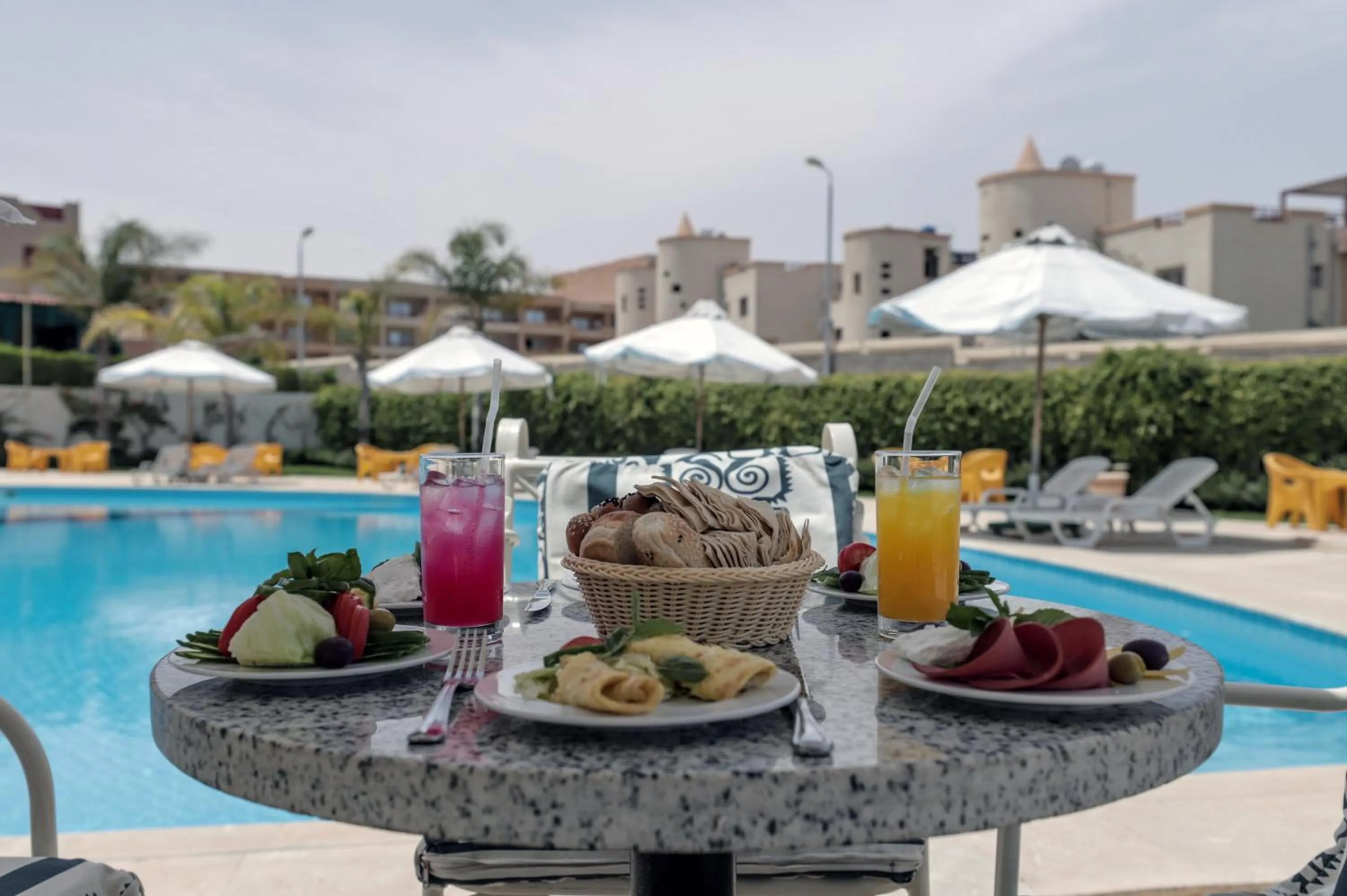 Food and drinks in Green Leaves Hotel