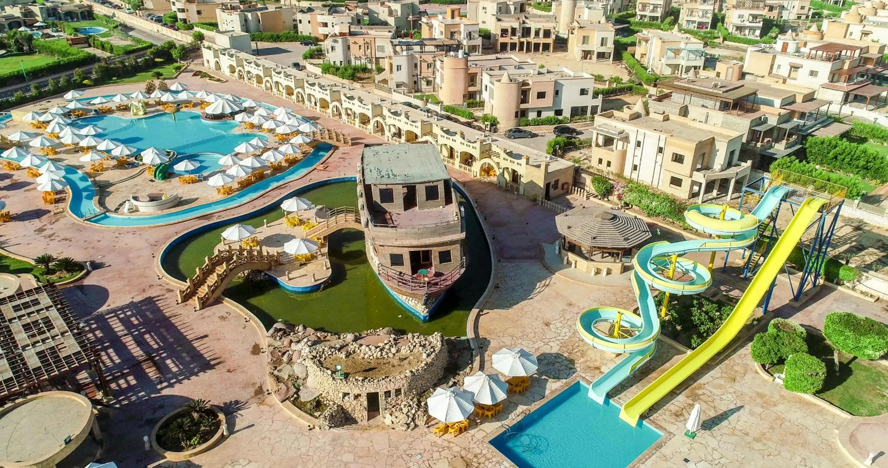 Property building in Green Leaves Hotel