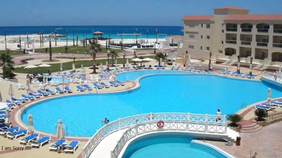 Pool view in Green Leaves Hotel