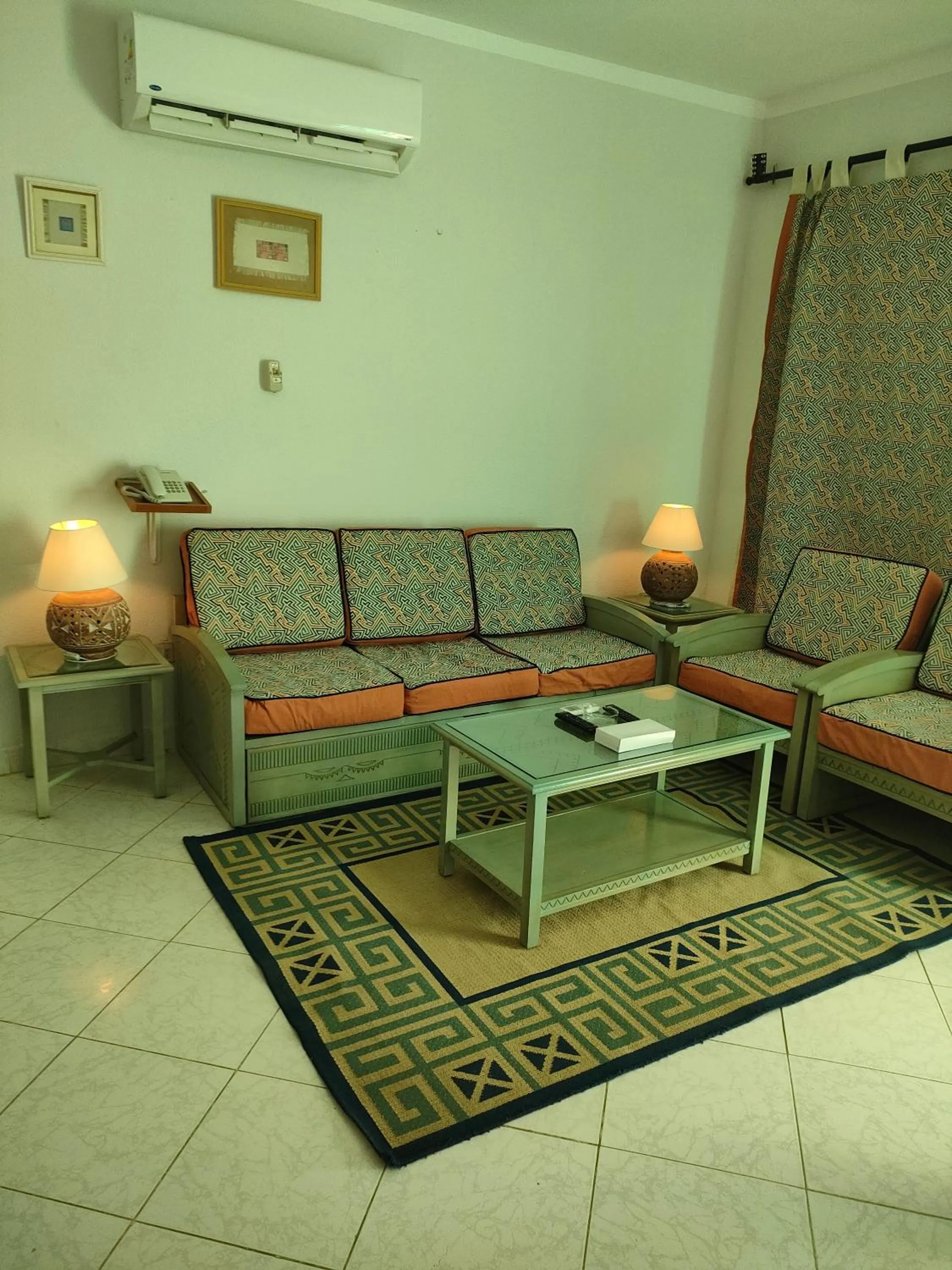 Living room in Green Leaves Hotel