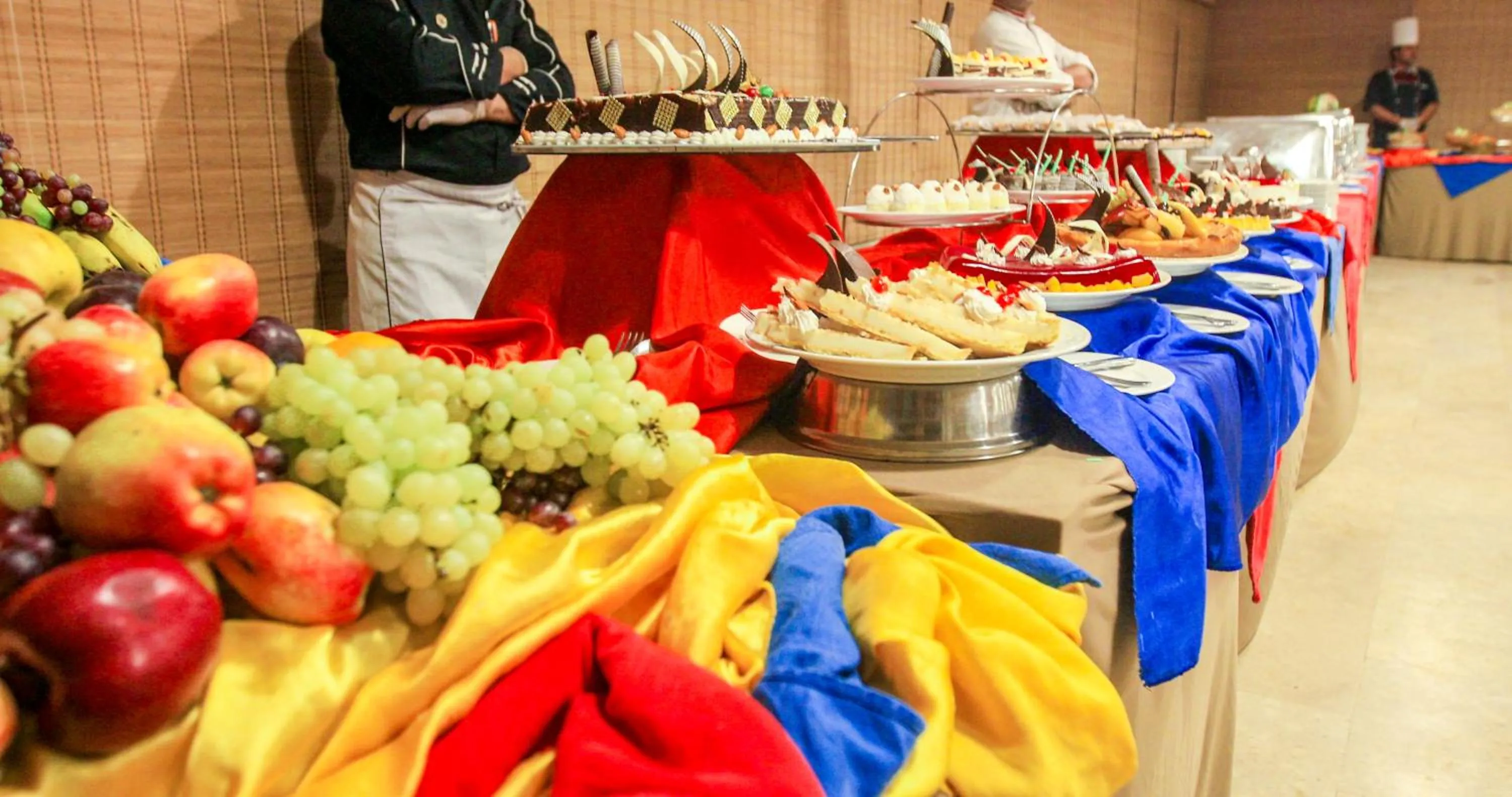 Restaurant/places to eat in Green Leaves Hotel