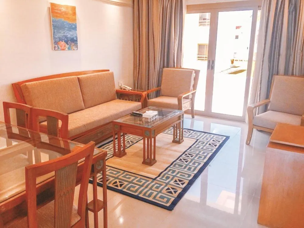 Living room in Green Leaves Hotel