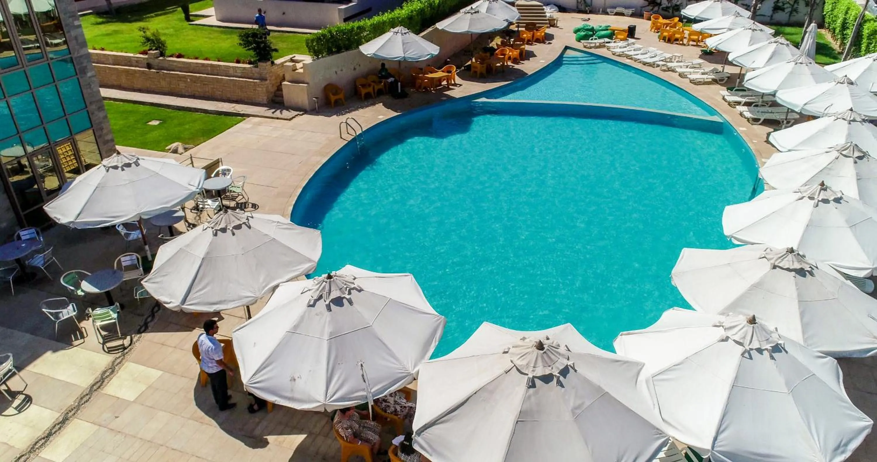 Swimming pool in Green Leaves Hotel