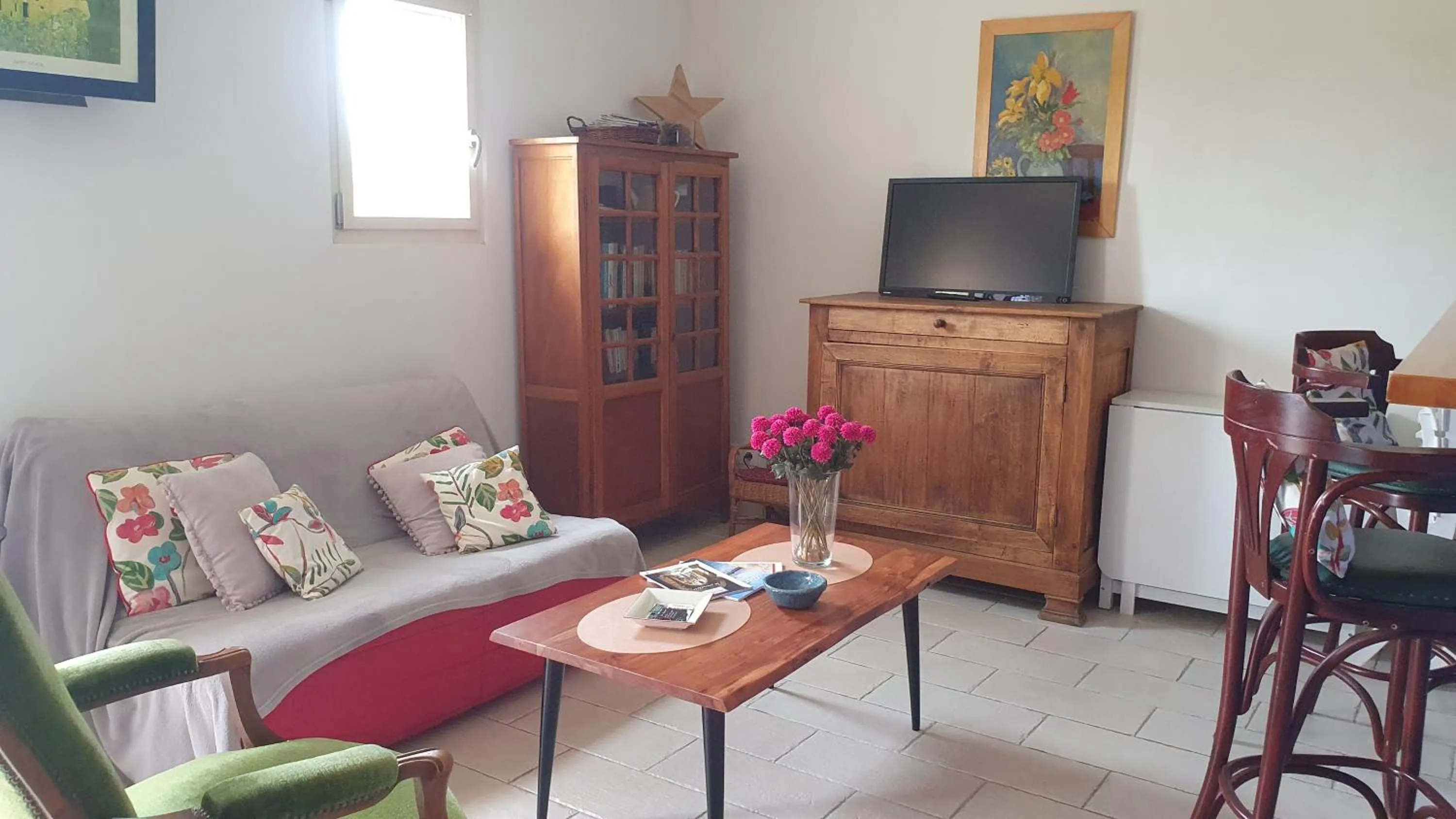 Living room in L'OUSTAL D'ADELE proche Canal du Midi et Moissac