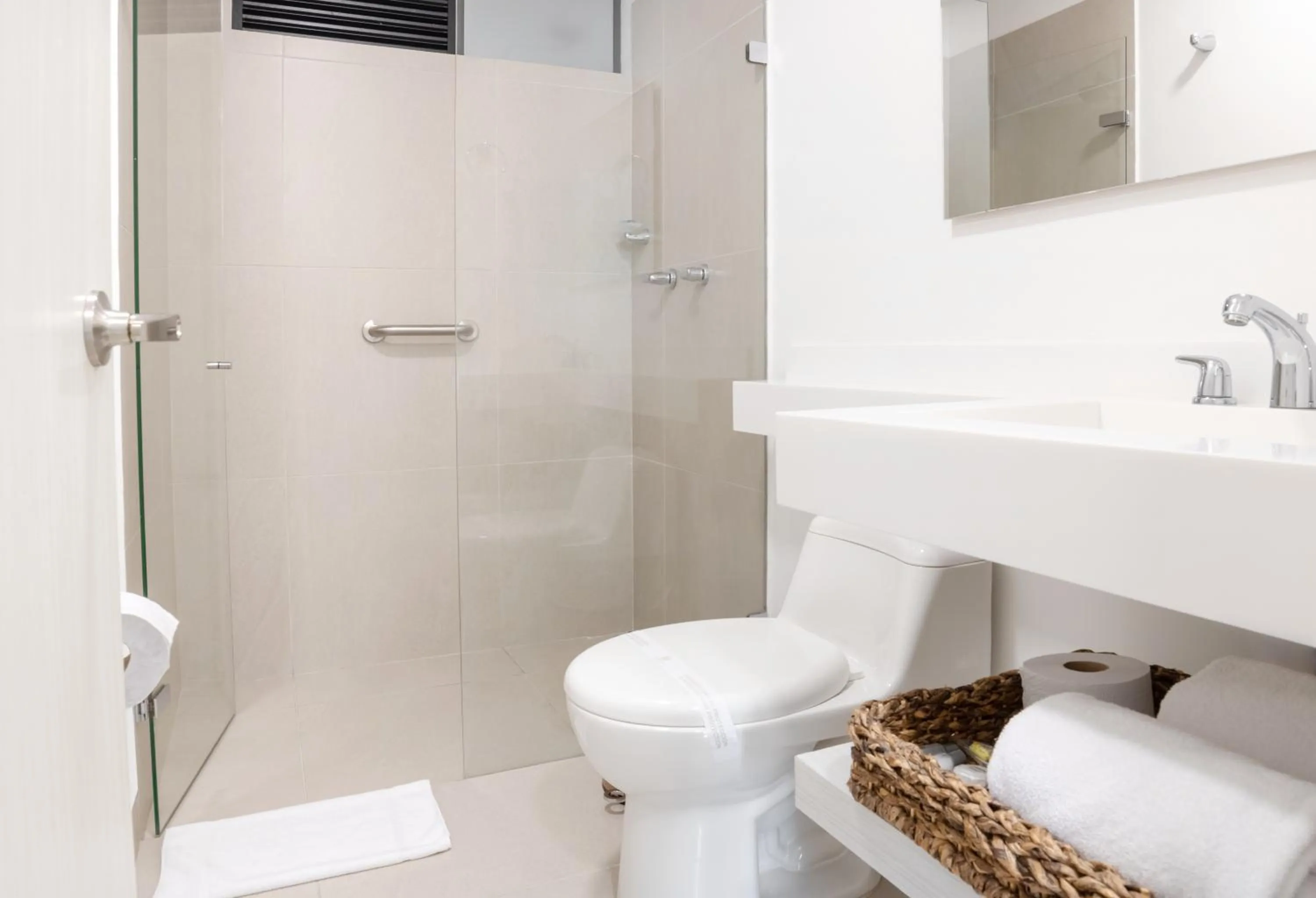 Shower in Origen Local Suites