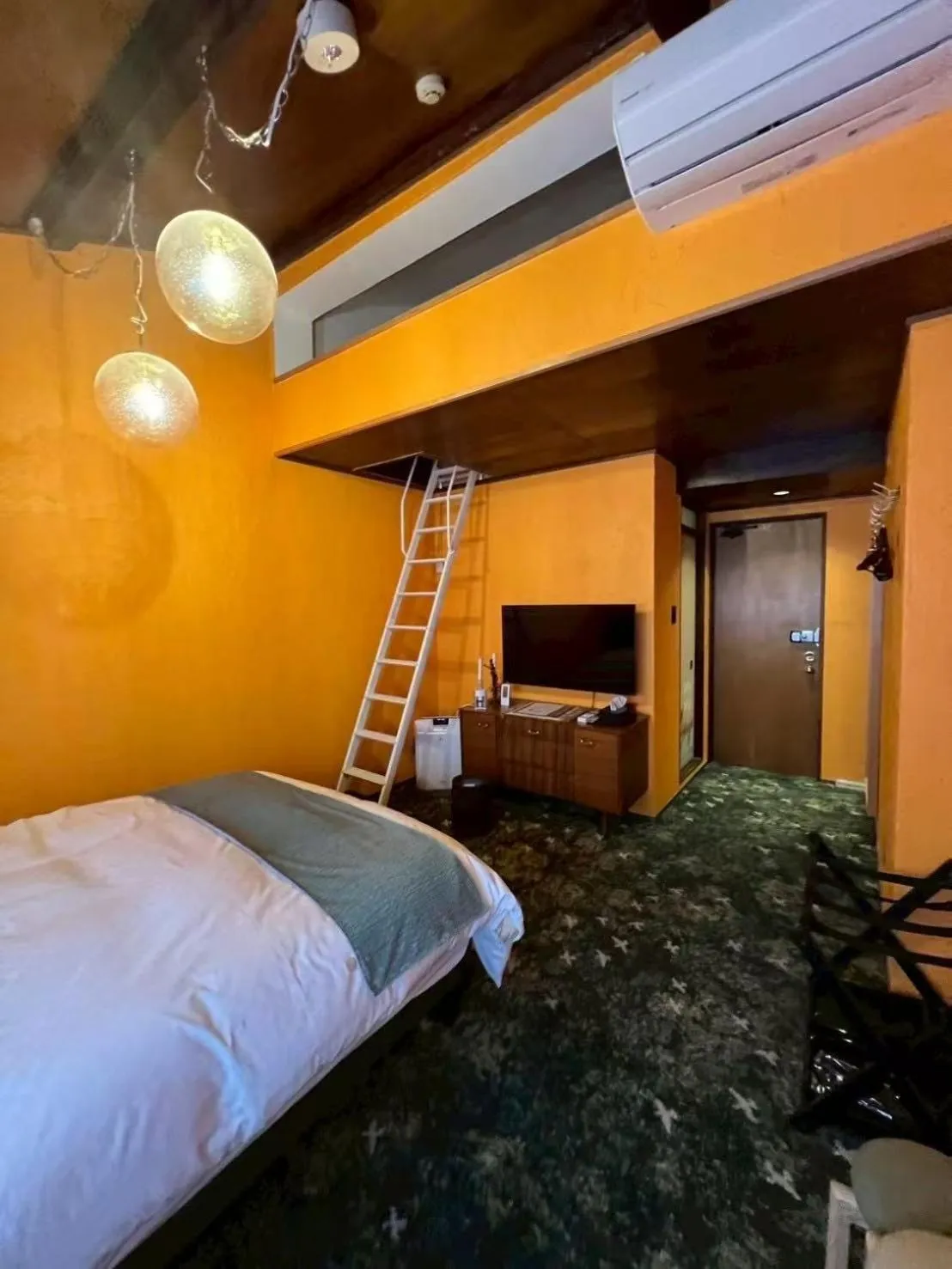 Bed in HOTEL Clam Chowder