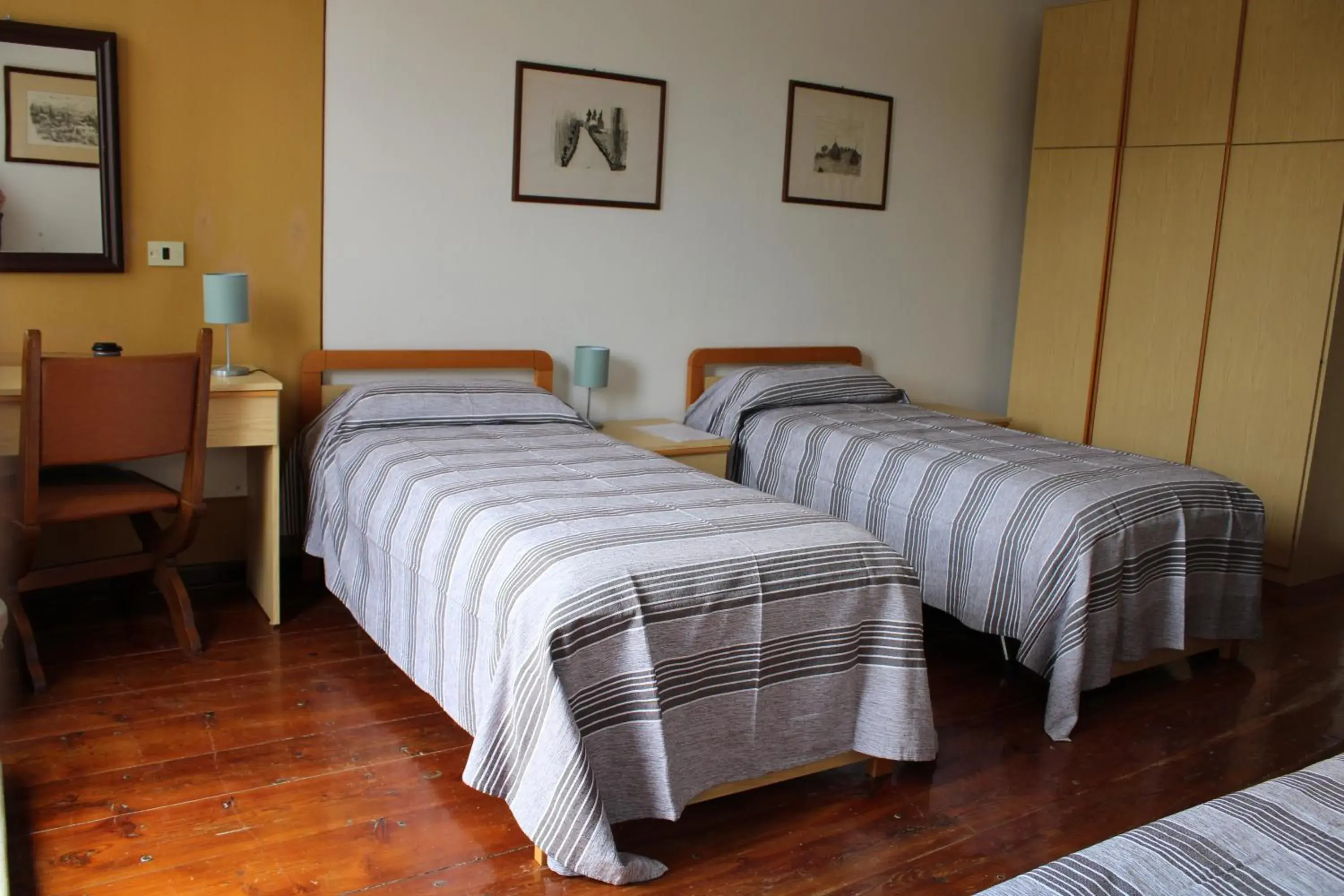 Classic Triple Room in Villa Flangini Classic Triple Room in Villa Flangini