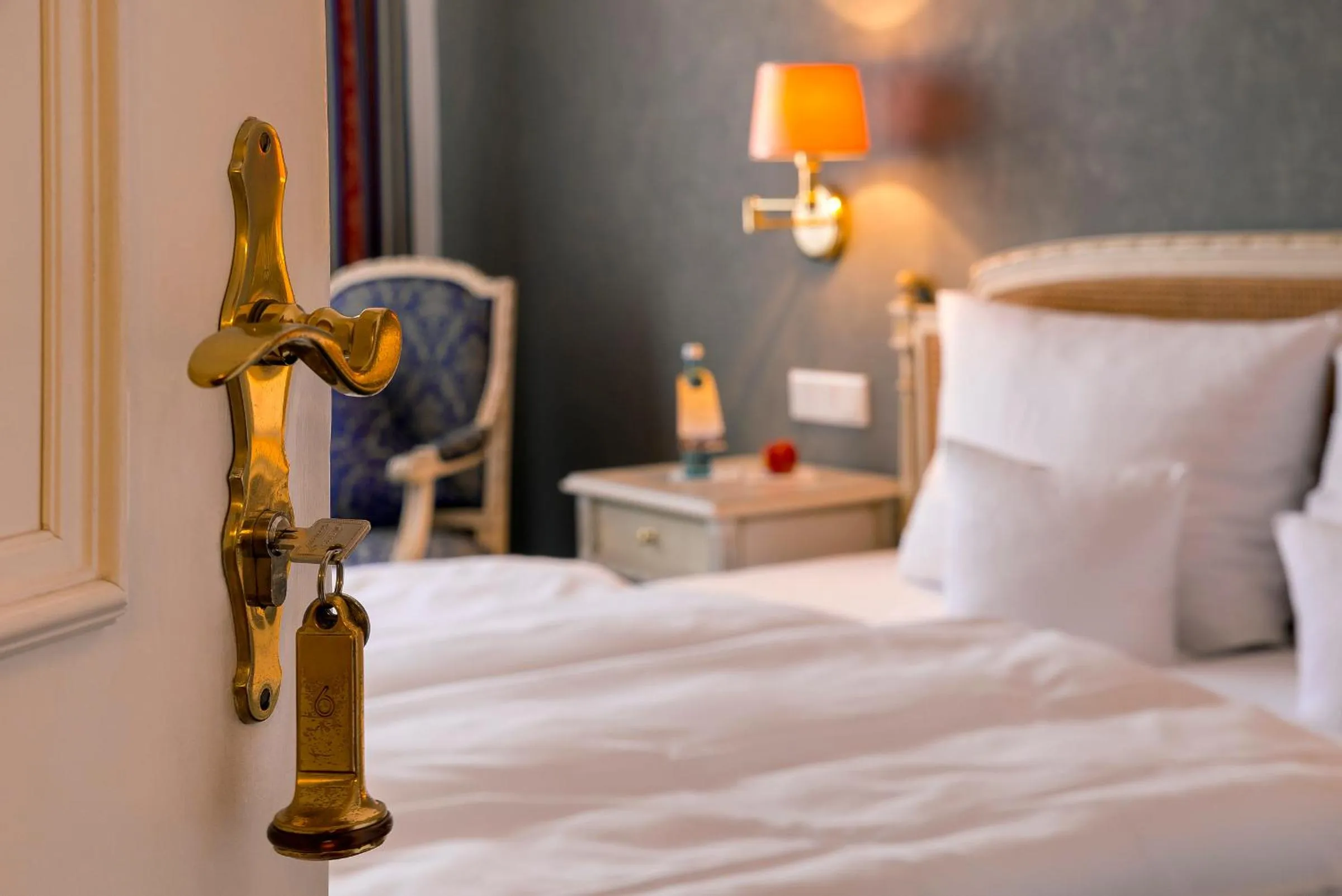 Living room, Bed in Hotel Krone