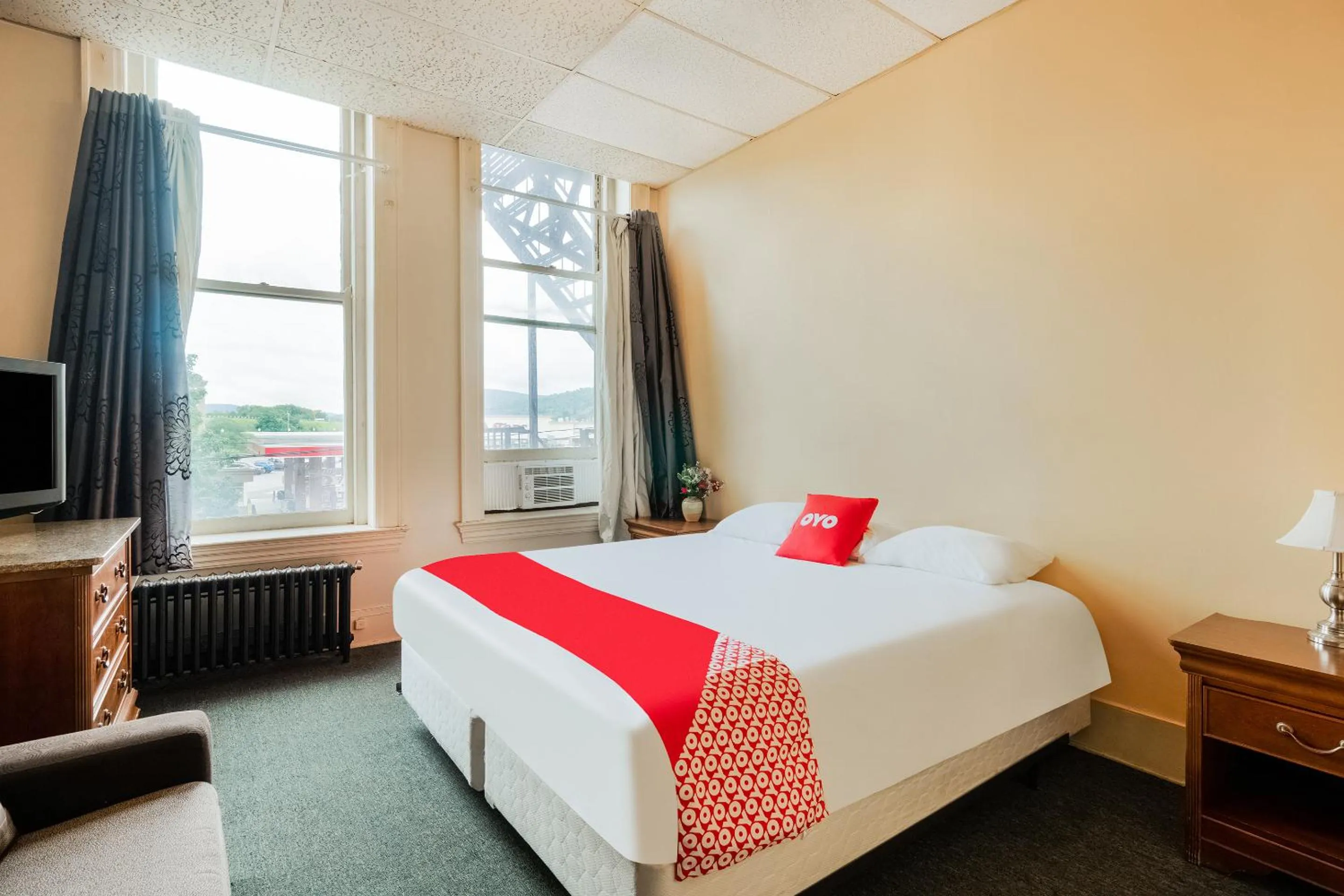 Bedroom in OYO Hotel Bradford Main St PA