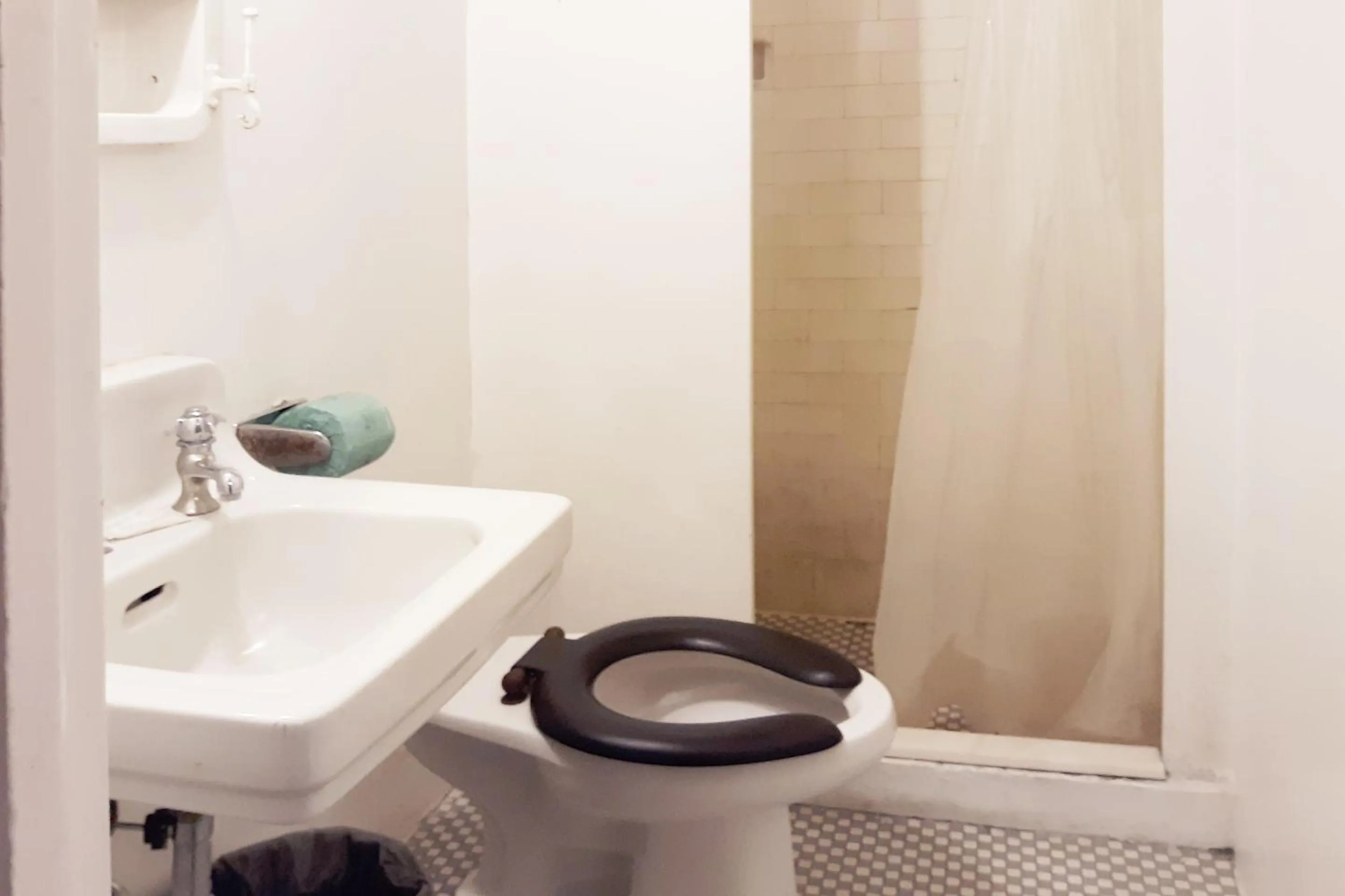 Bathroom in OYO Hotel Bradford Main St PA