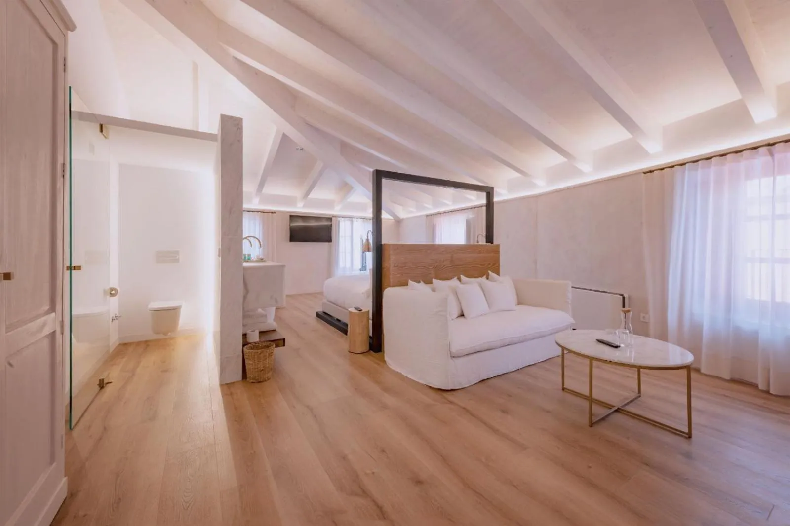 Living room, Bed in Hotel Palau Macelli & Spa