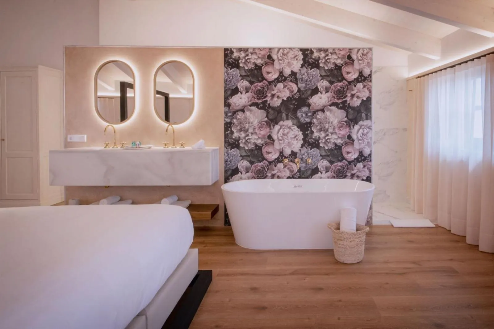 Bathroom, Bed in Hotel Palau Macelli & Spa