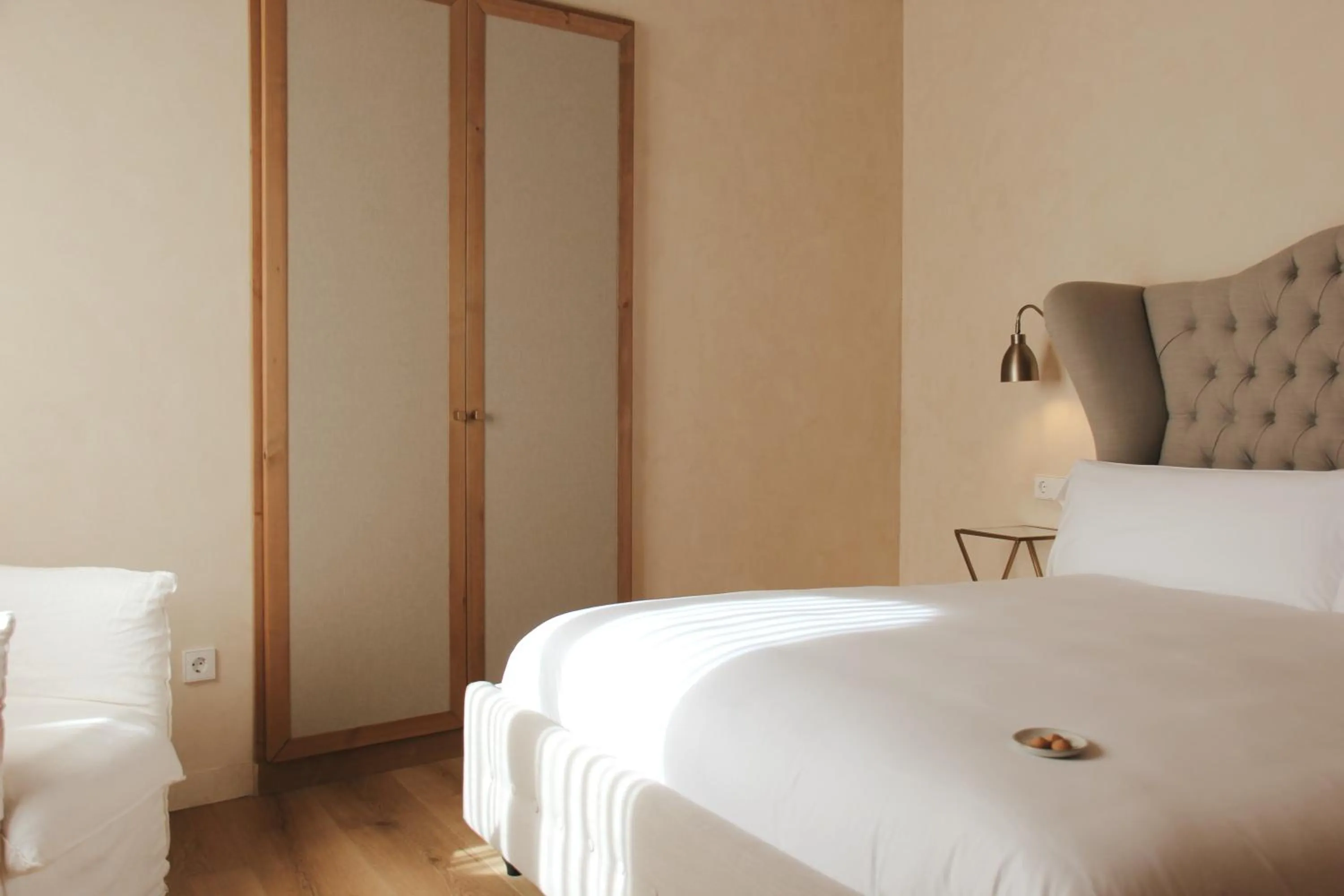 wardrobe, Bed in Hotel Palau Macelli & Spa
