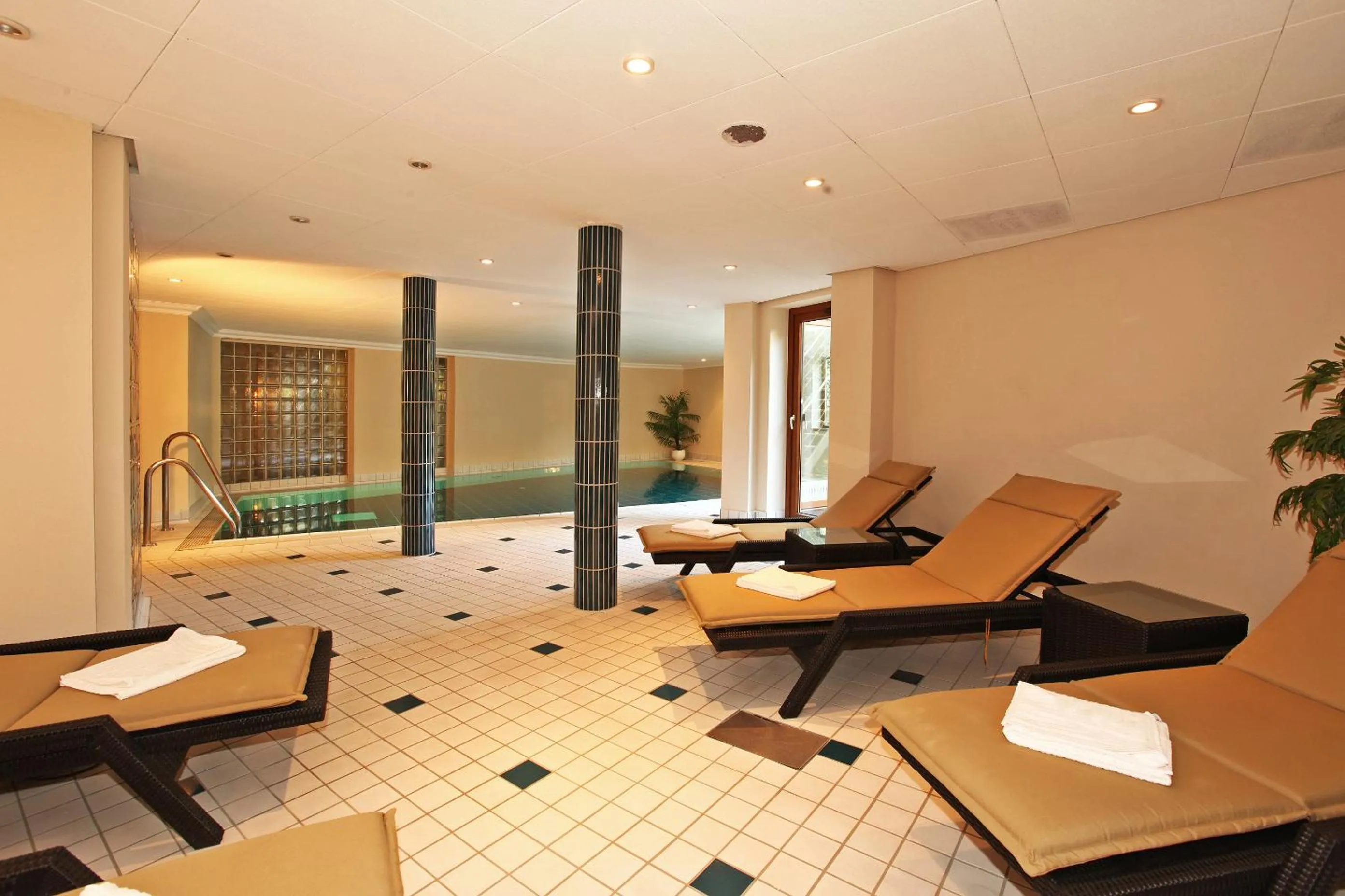 Swimming pool in Hotel Restaurant Adler