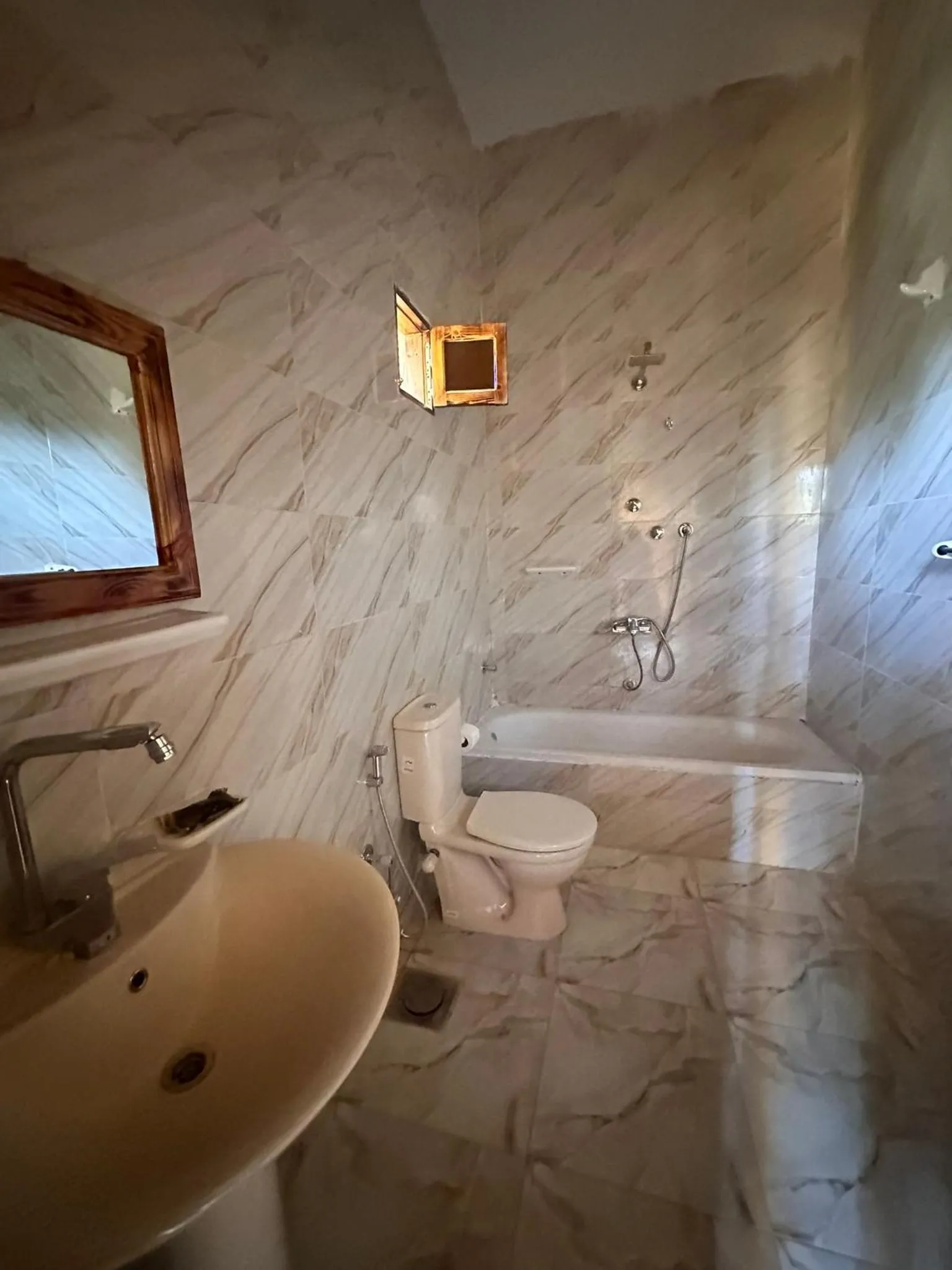 Shower in Nour El Waha Hotel