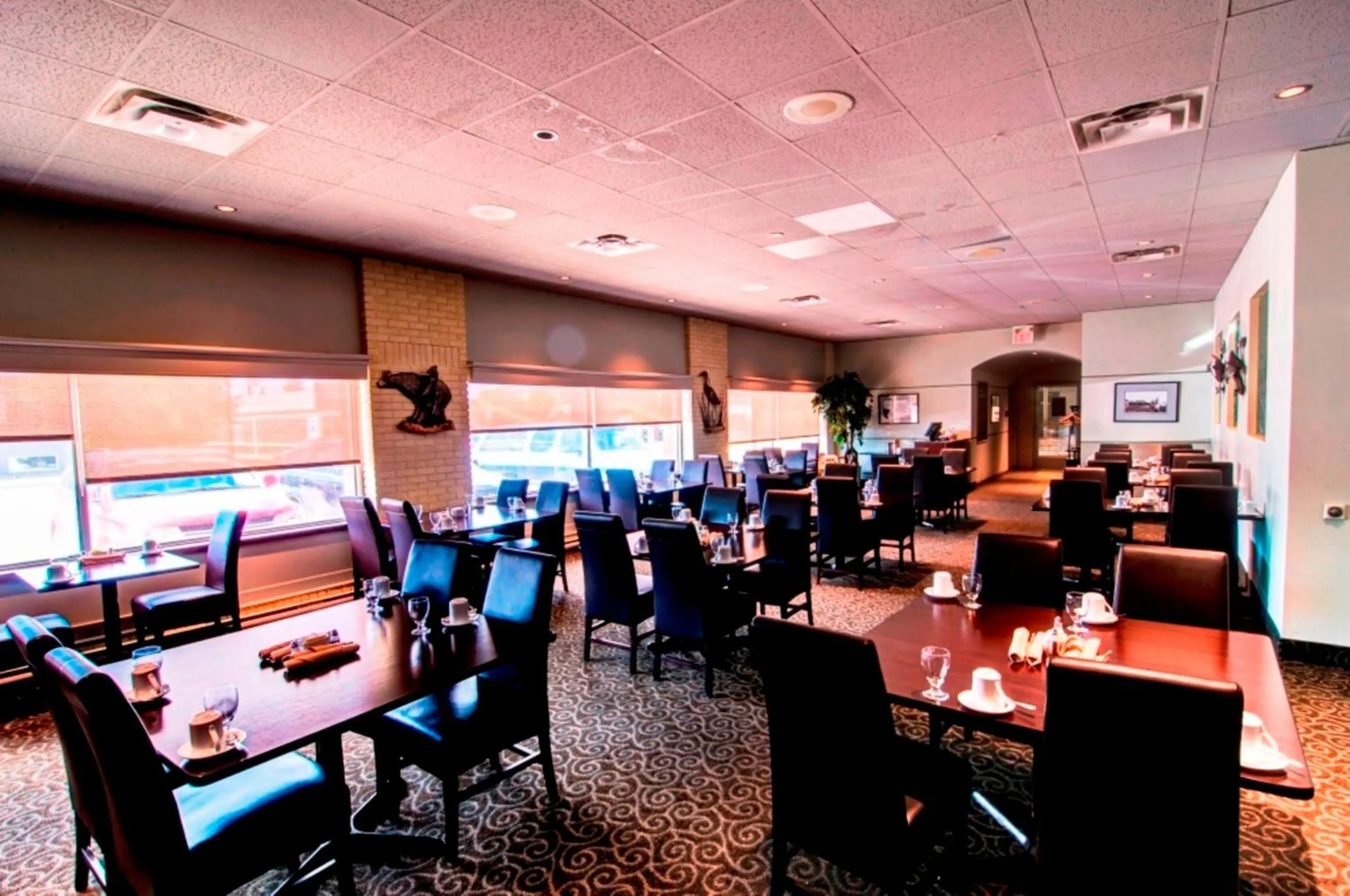 Restaurant/places to eat in Wescana Inn