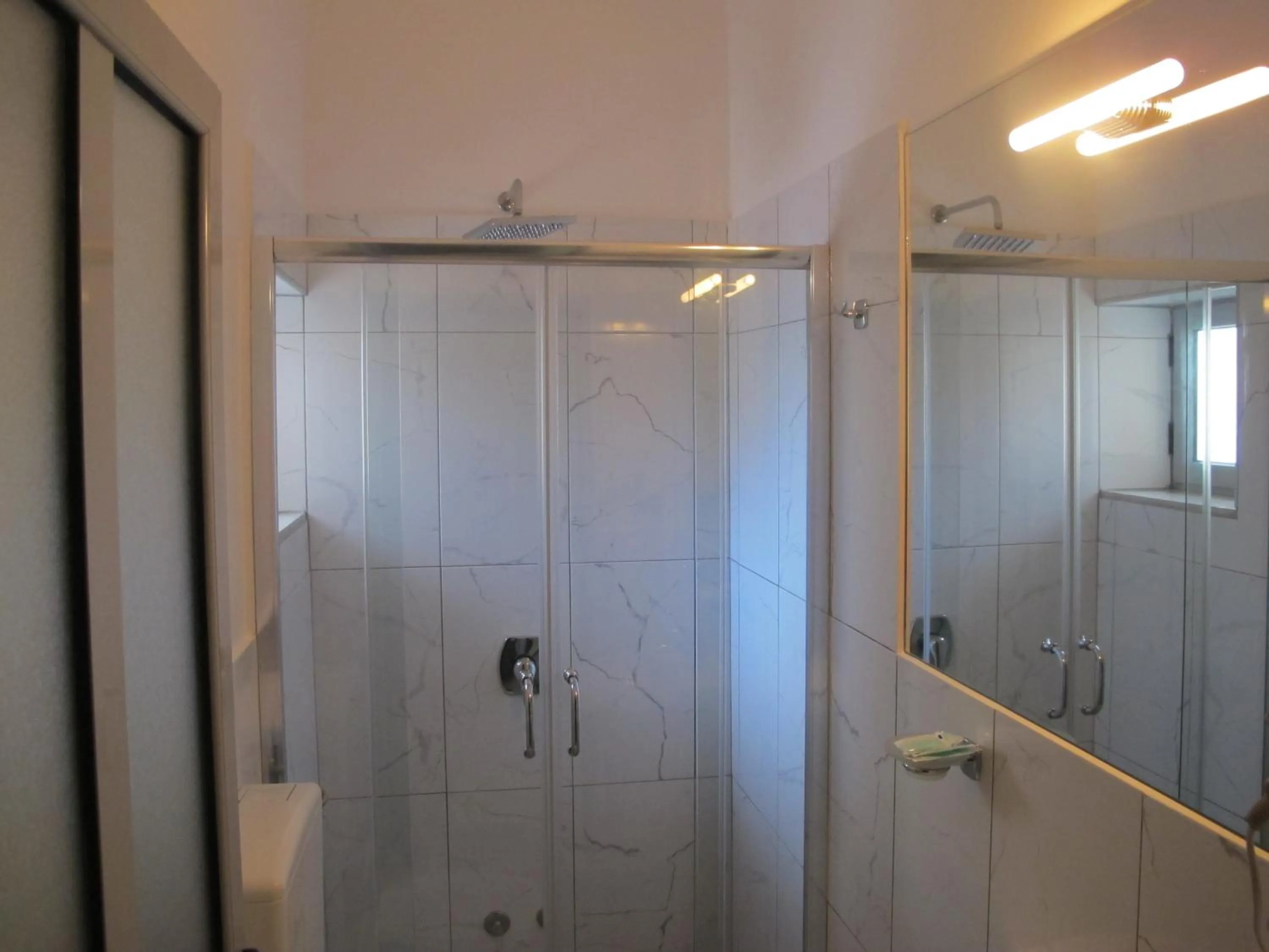 Shower in Hotel Nika