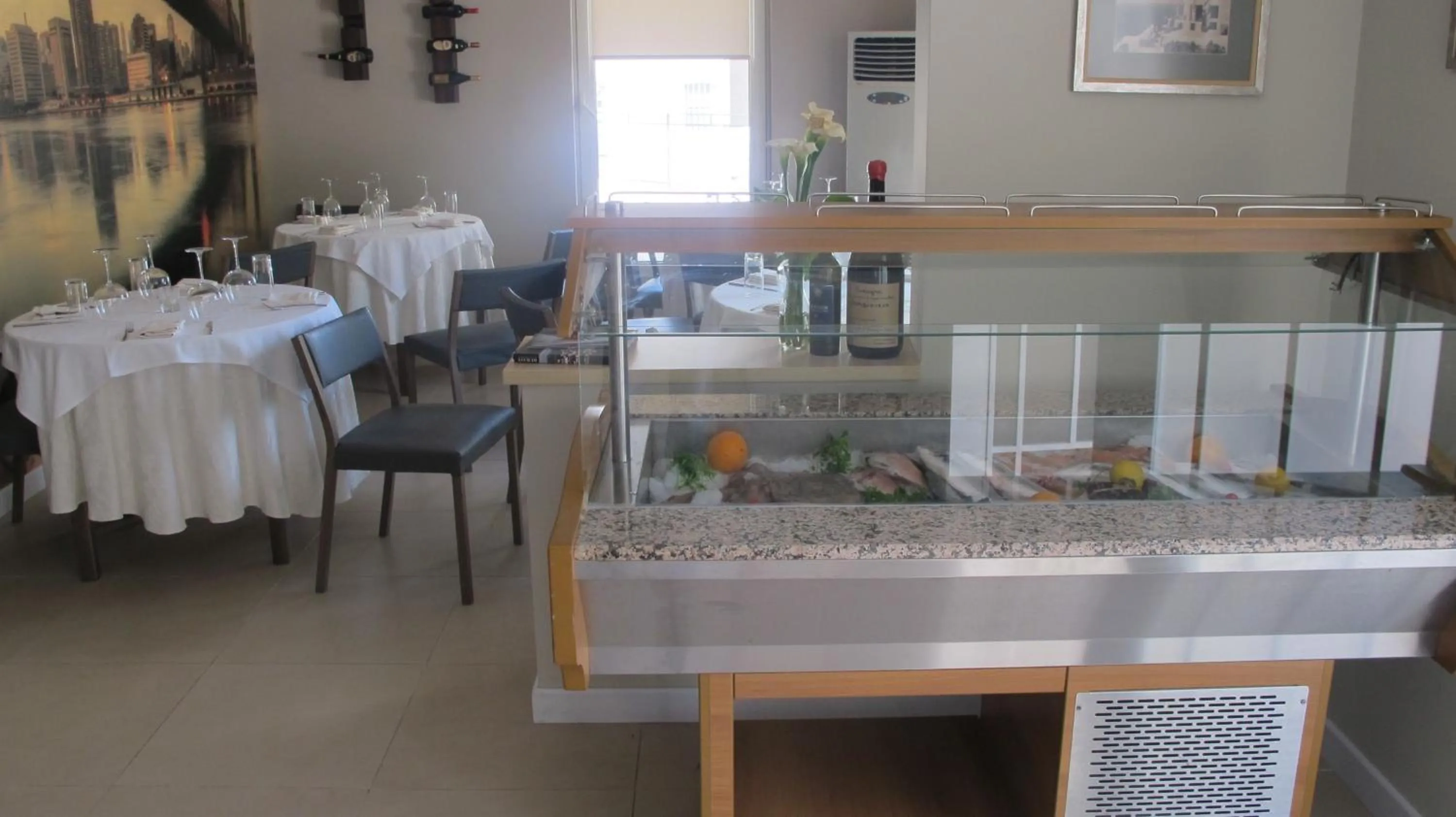 Restaurant/places to eat in Hotel Nika