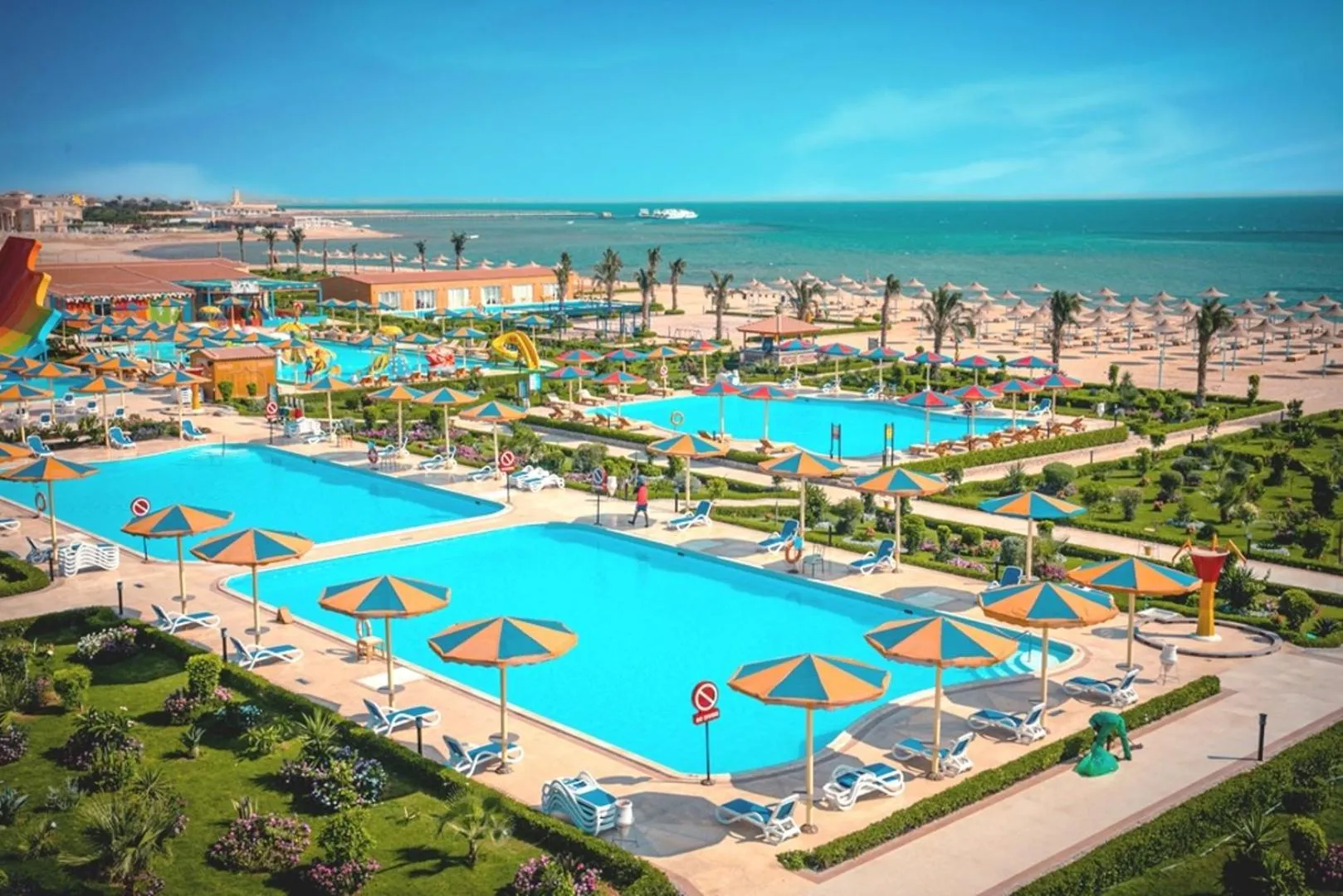 Swimming pool in Hawaii Paradise Aqua Park Resort - Families and Couples Only