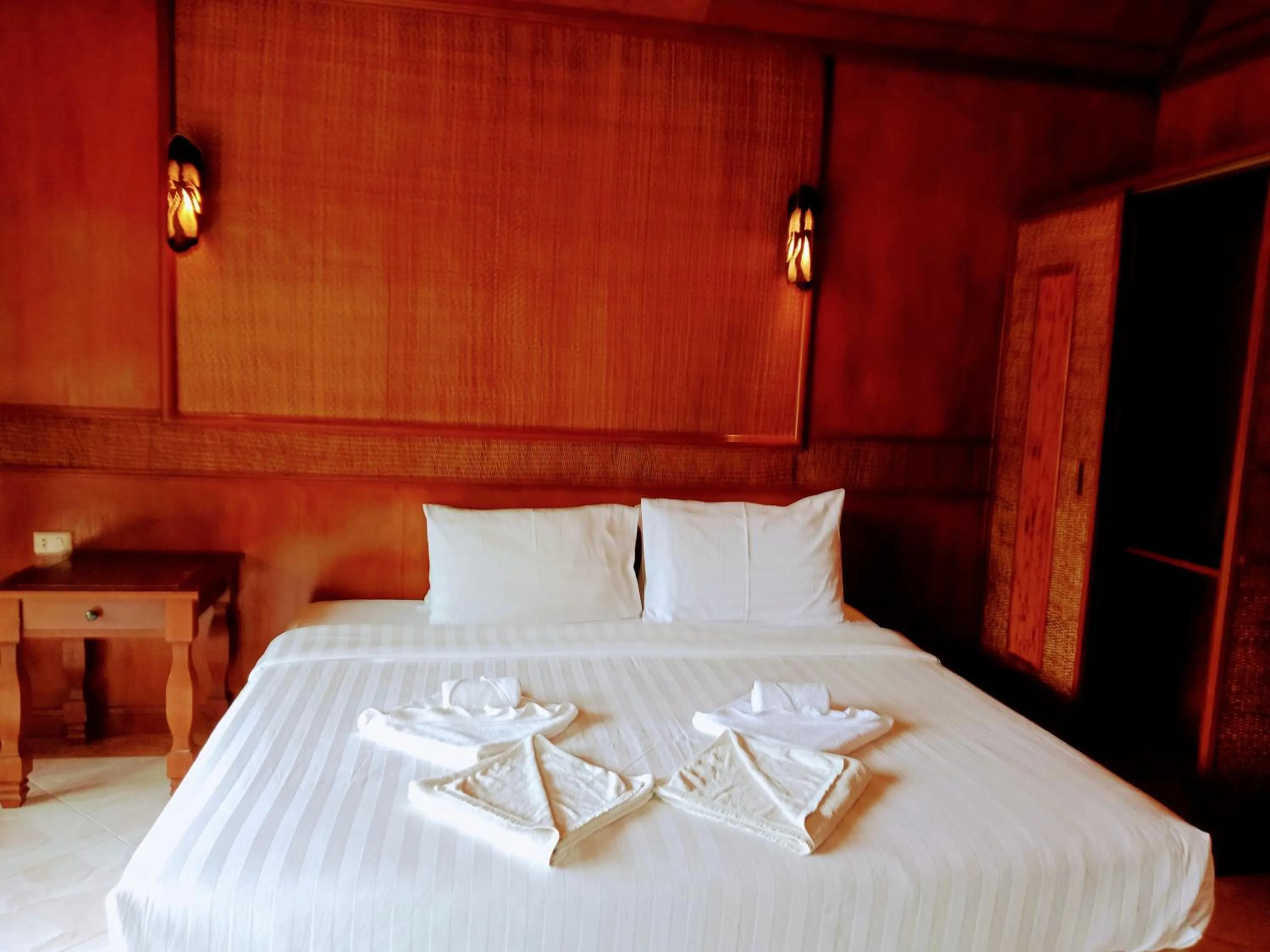 Bed in Bow Thong Beach Resort