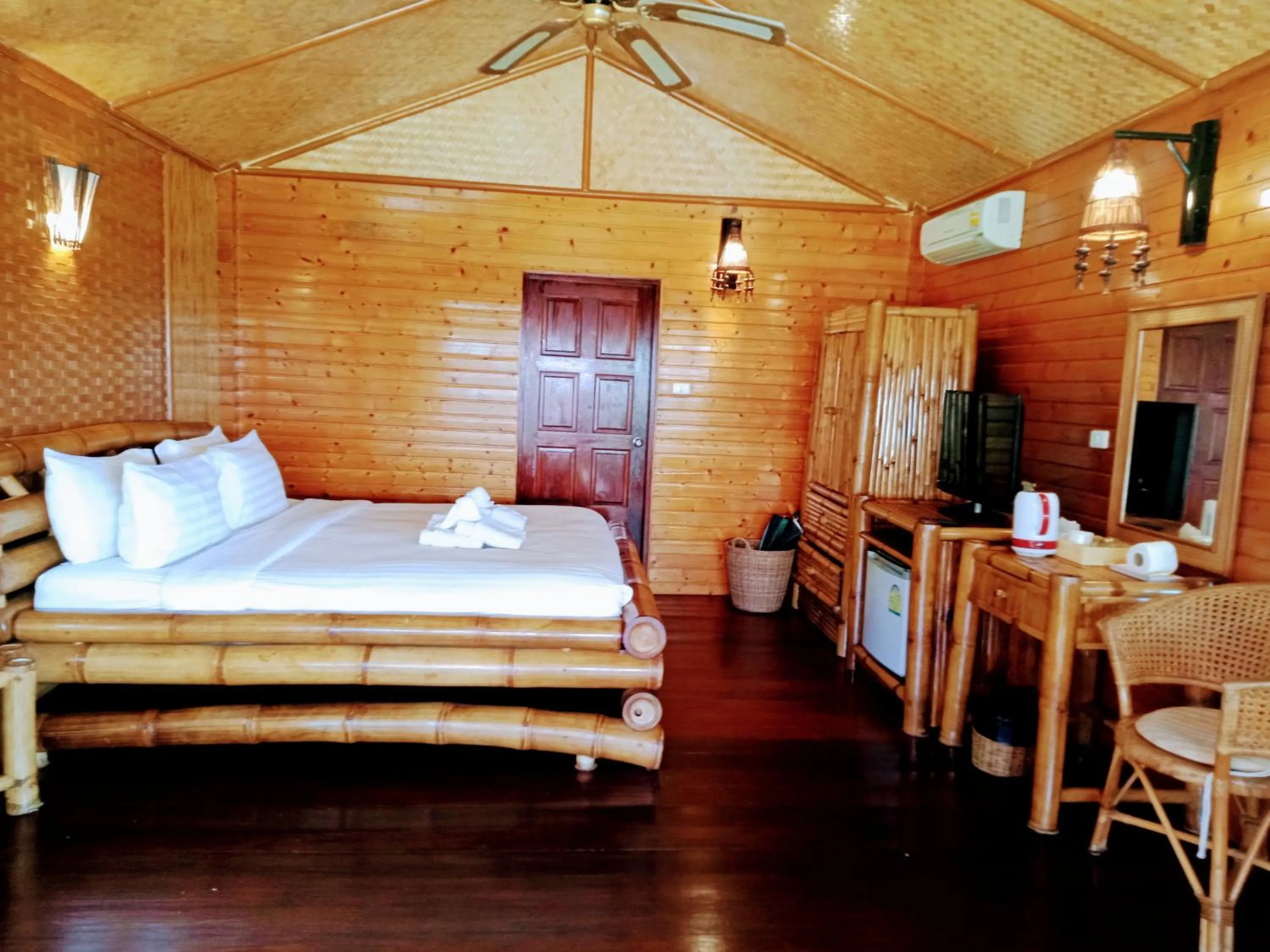 Bed in Bow Thong Beach Resort