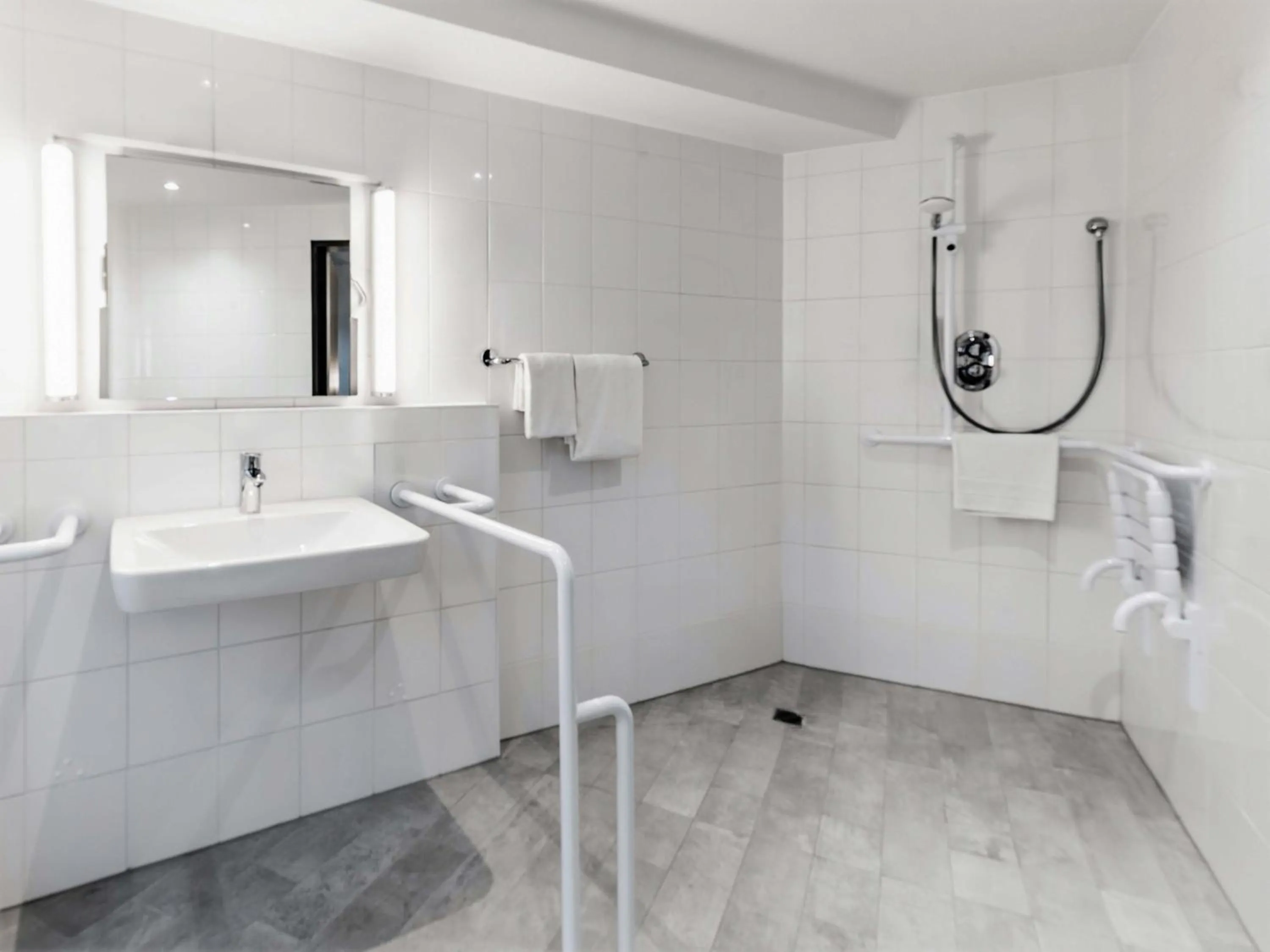 Bathroom in B&B Hotel Aachen-Hbf