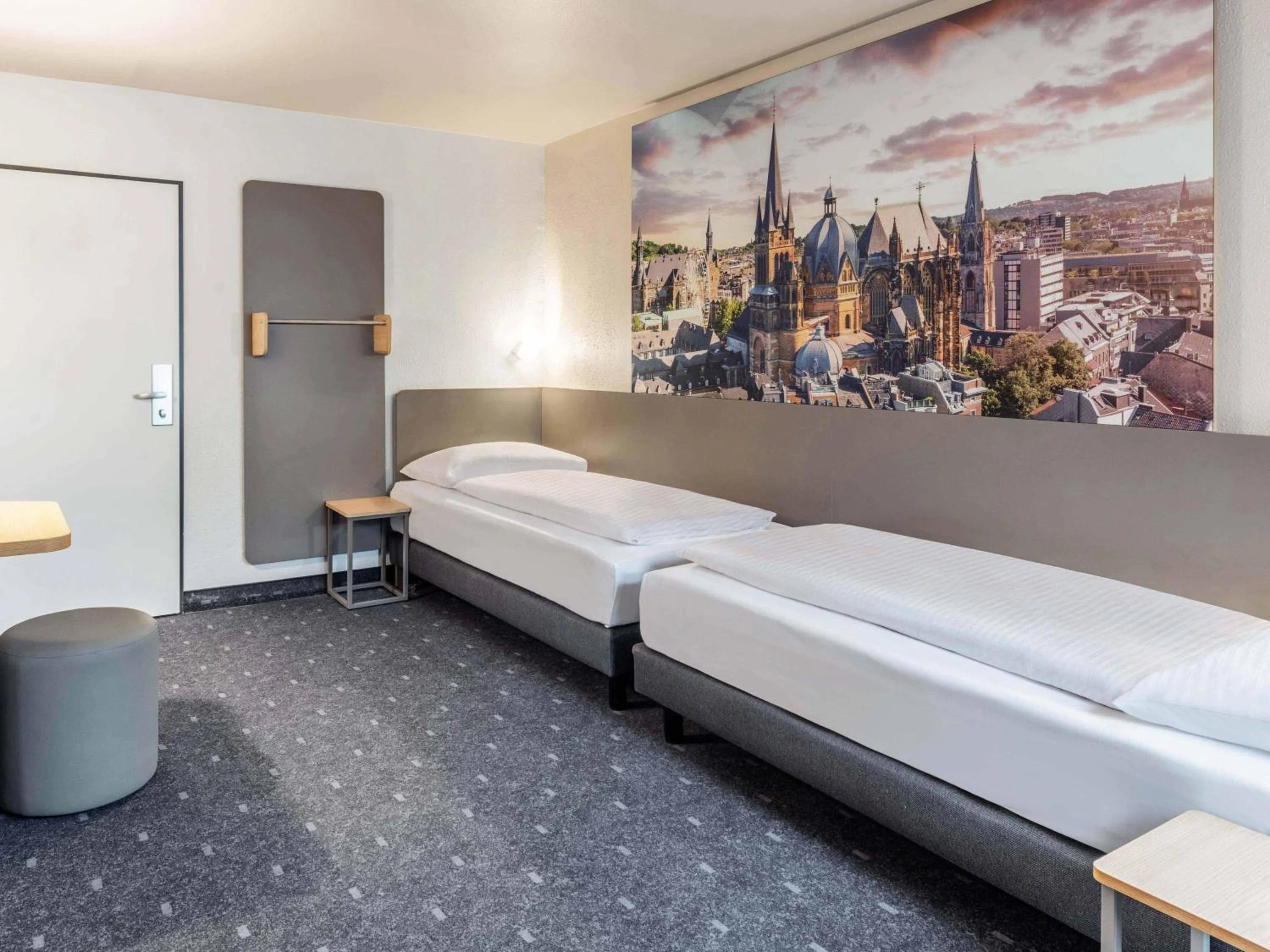 Photo of the whole room, Bed in B&B Hotel Aachen-Hbf