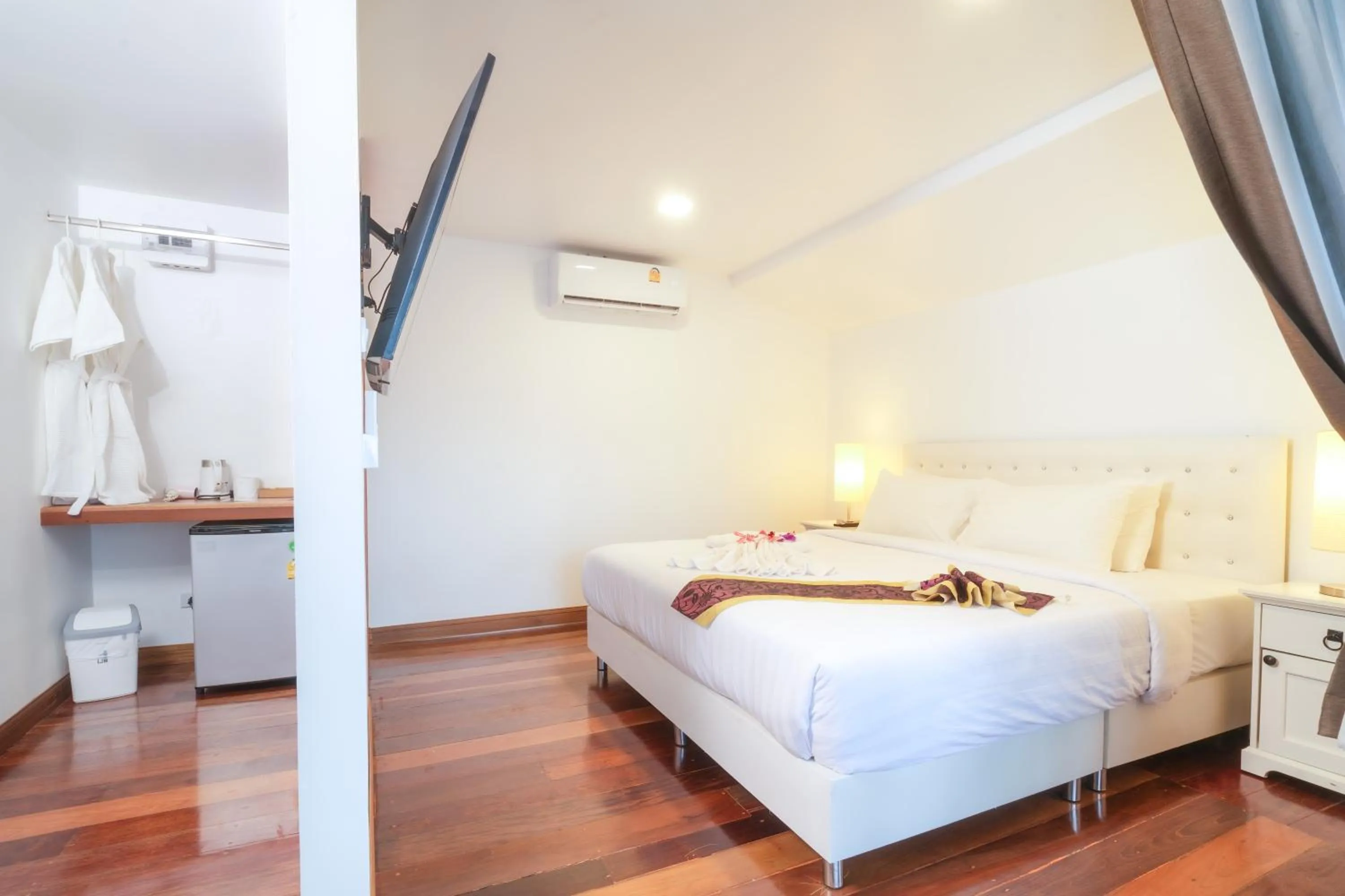 Bed in Nangyuan Island Dive Resort