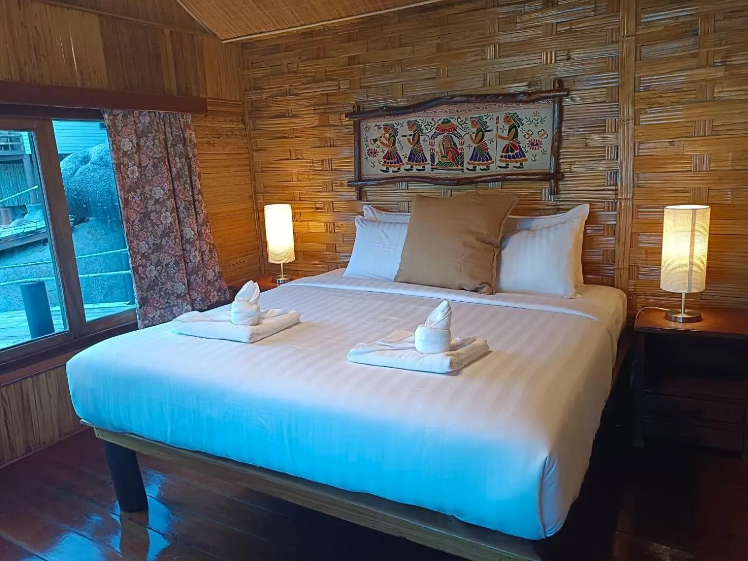 Bed in Nangyuan Island Dive Resort