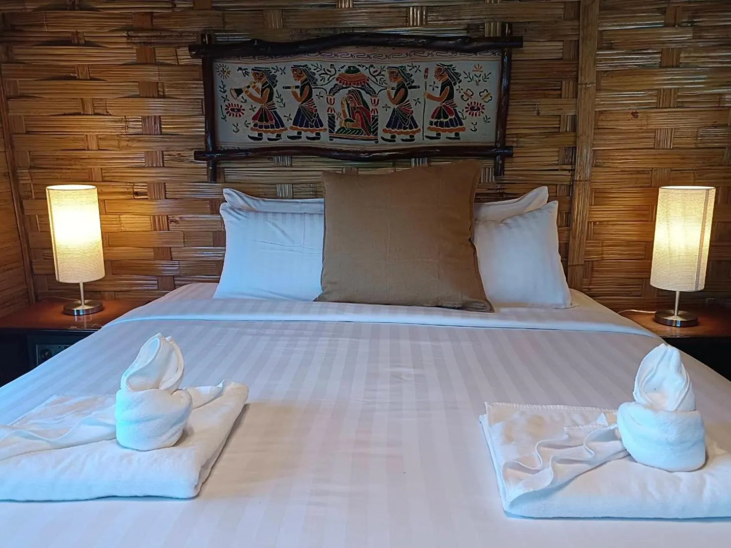 Bed in Nangyuan Island Dive Resort