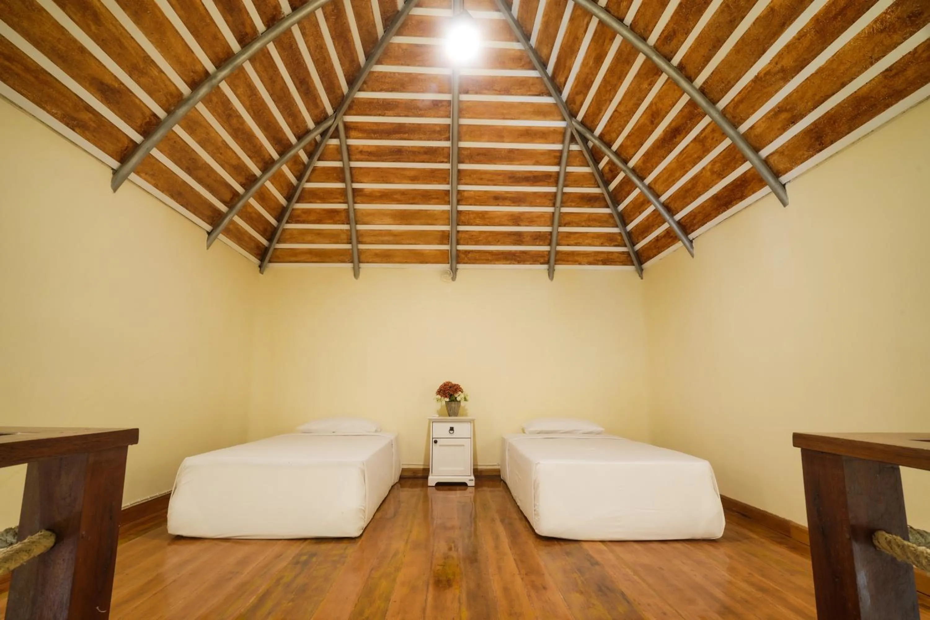 Bed in Nangyuan Island Dive Resort