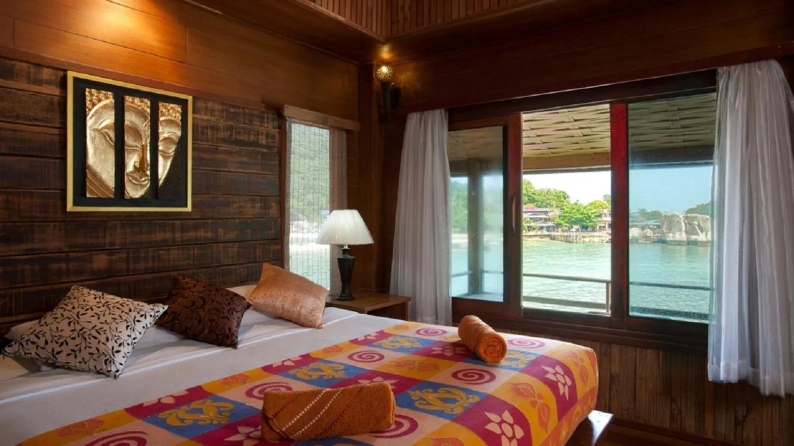 Decorative detail, Bed in Nangyuan Island Dive Resort