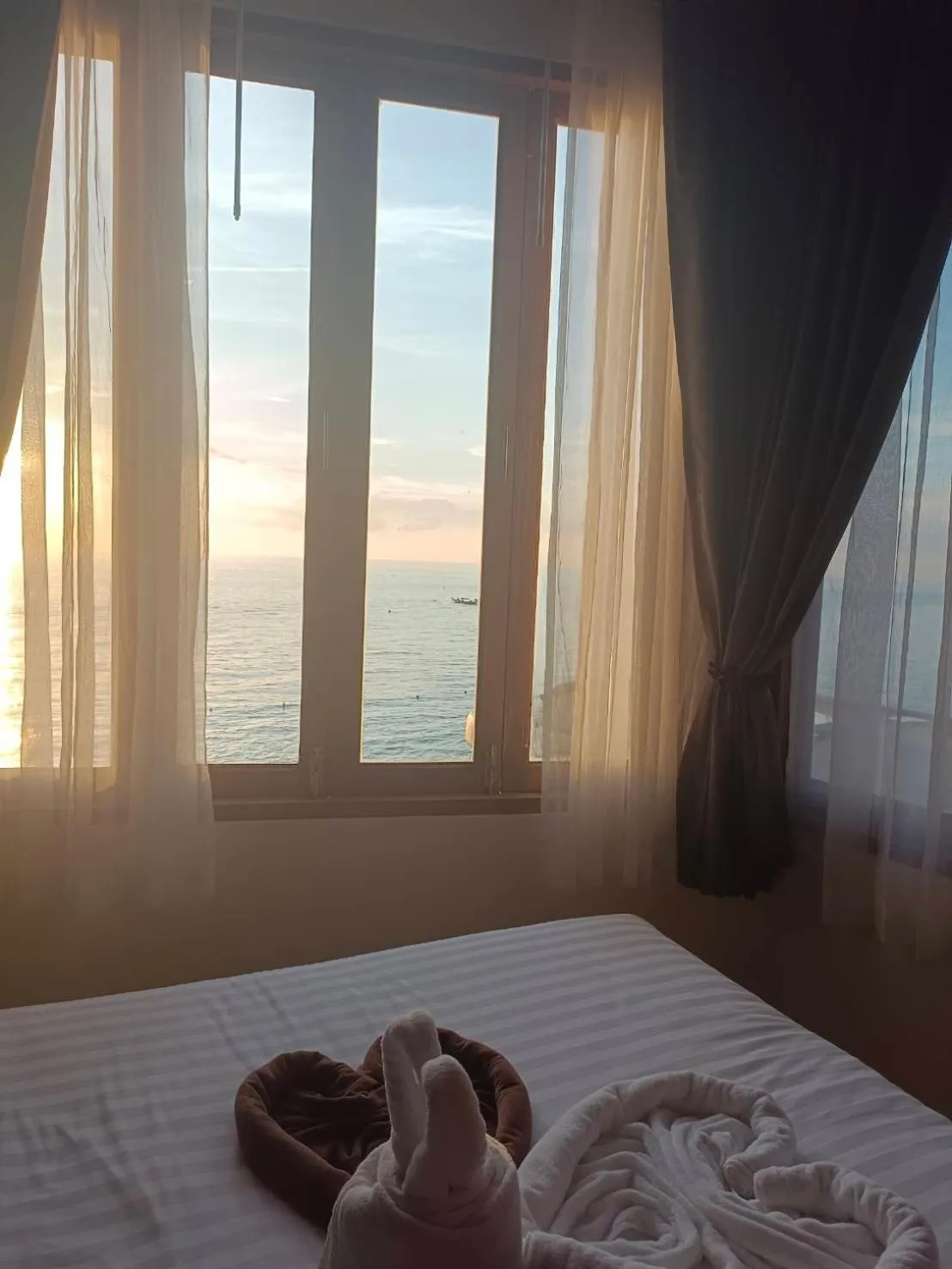 Bed in Nangyuan Island Dive Resort