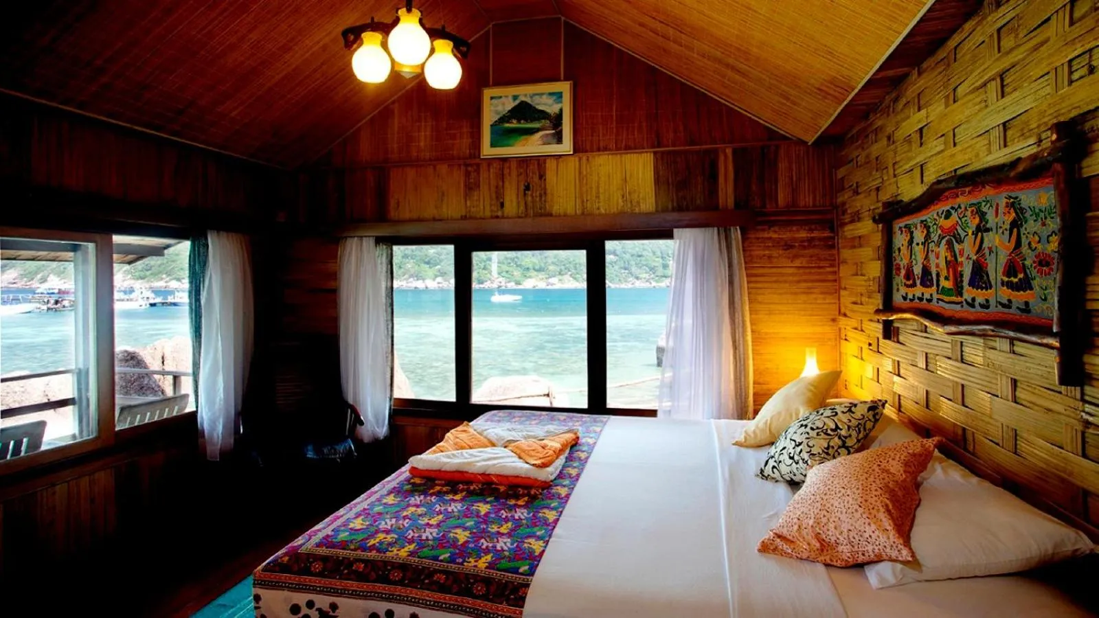 Bed in Nangyuan Island Dive Resort