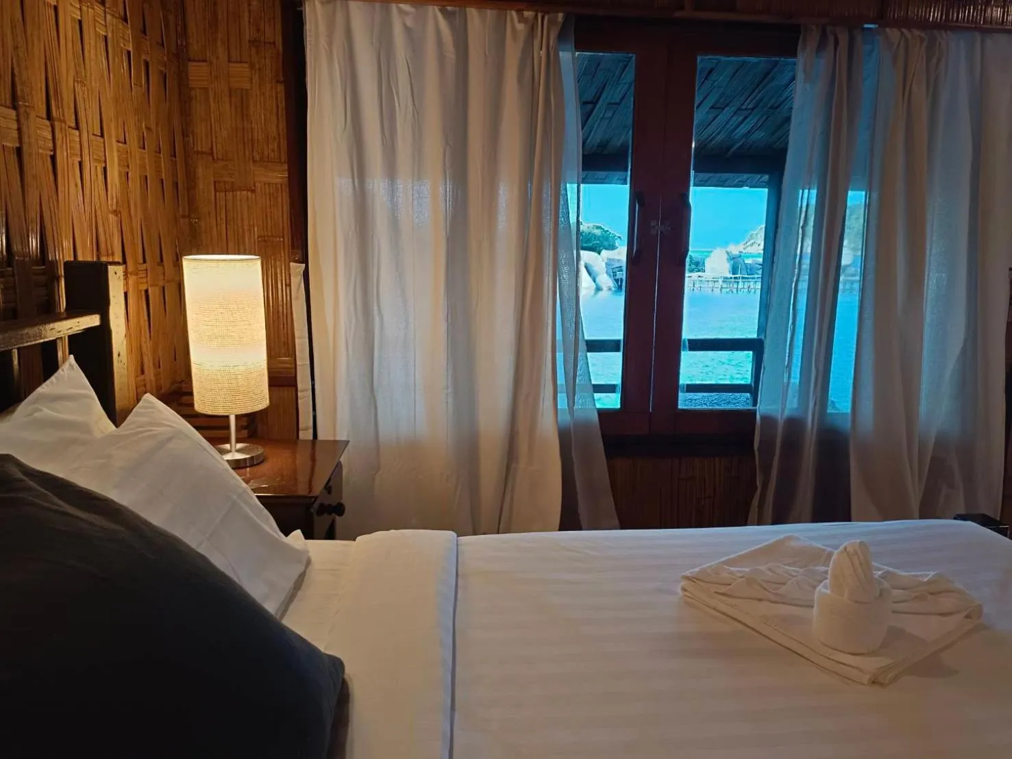 Bed in Nangyuan Island Dive Resort