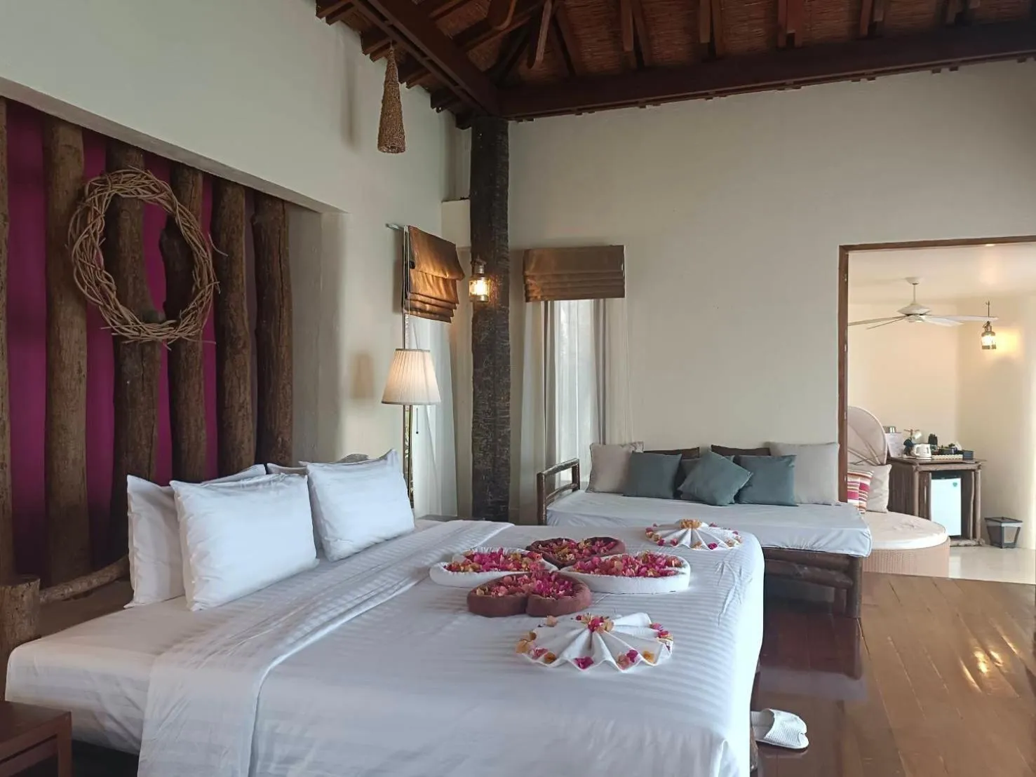 Bed in Nangyuan Island Dive Resort