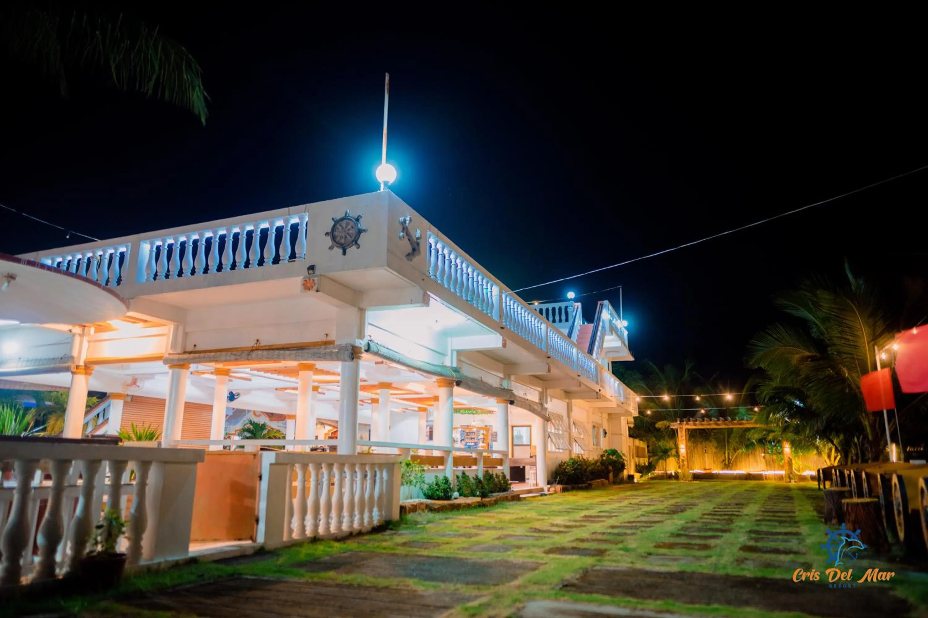 Dining area in Cris Del Mar Resort