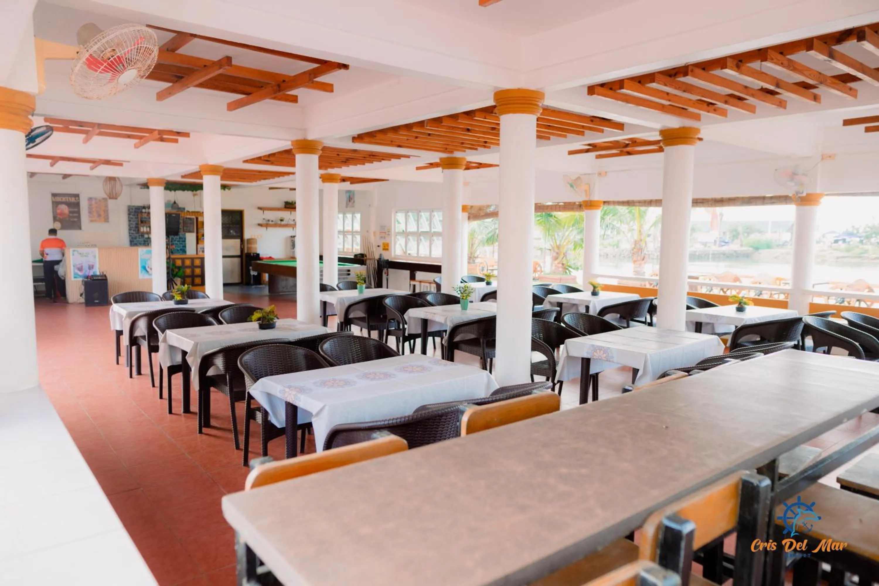 Dining area in Cris Del Mar Resort