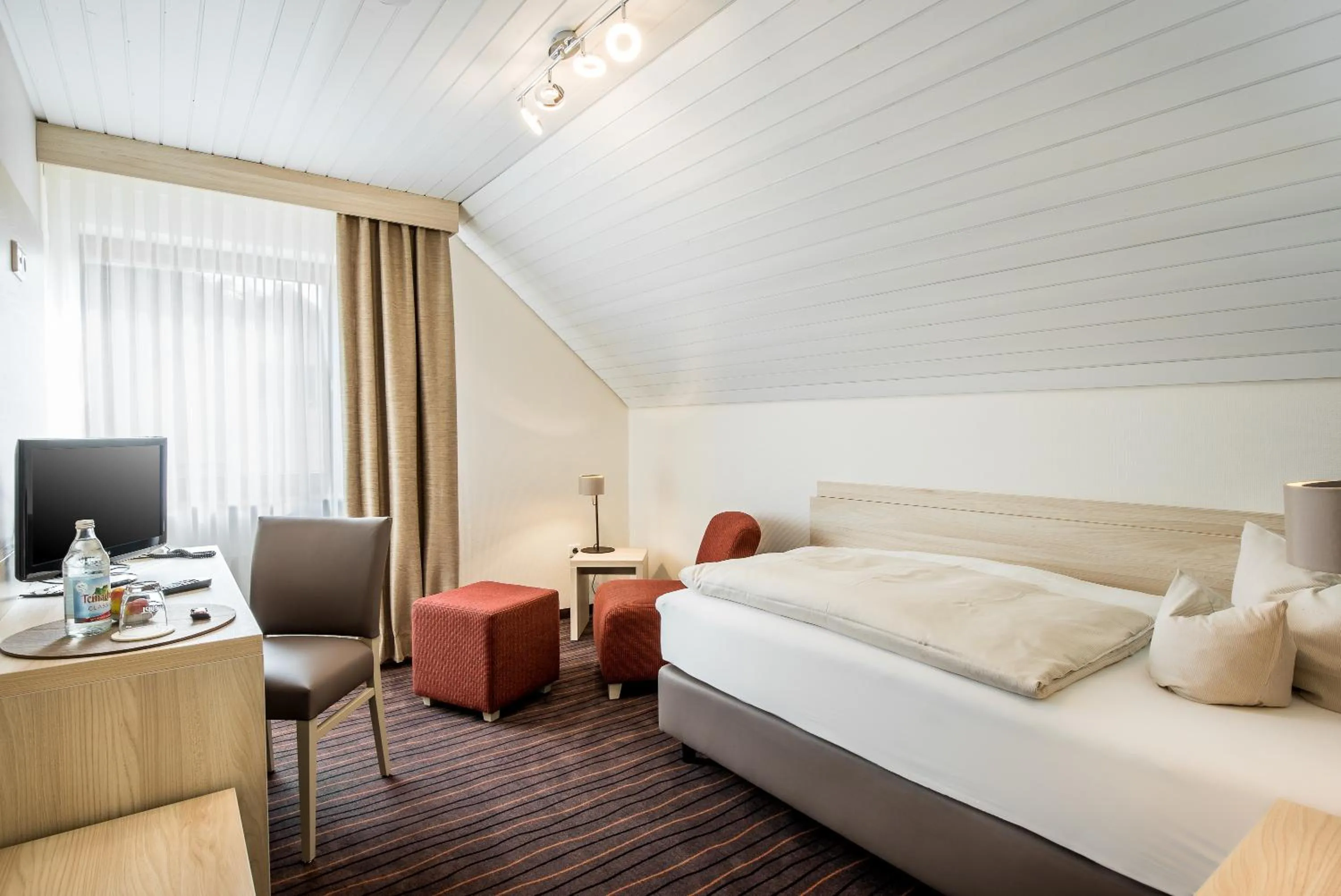 Photo of the whole room, Bed in Business Class Hotel Häckermühle