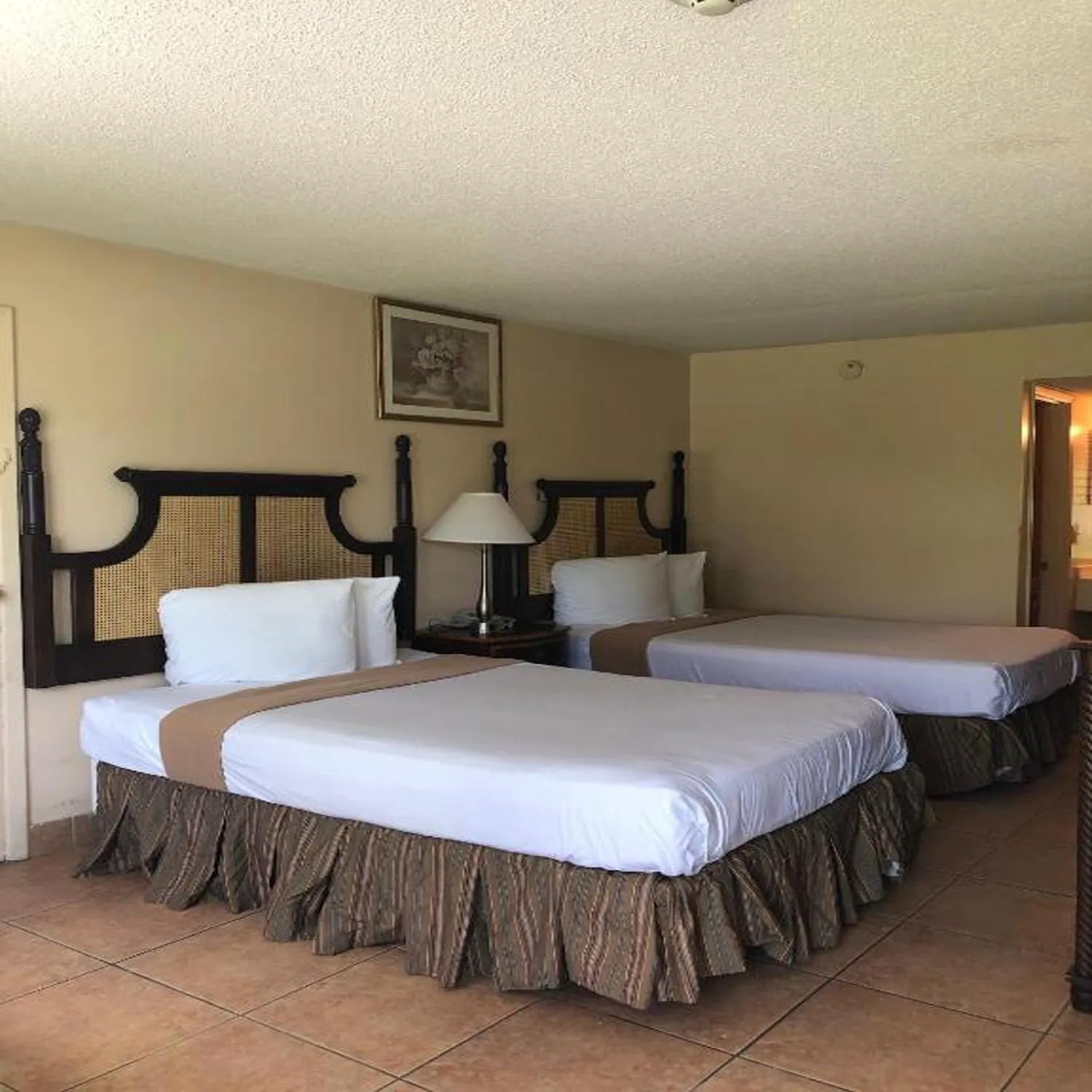 Bed in Altamonte Springs Hotel and Suites