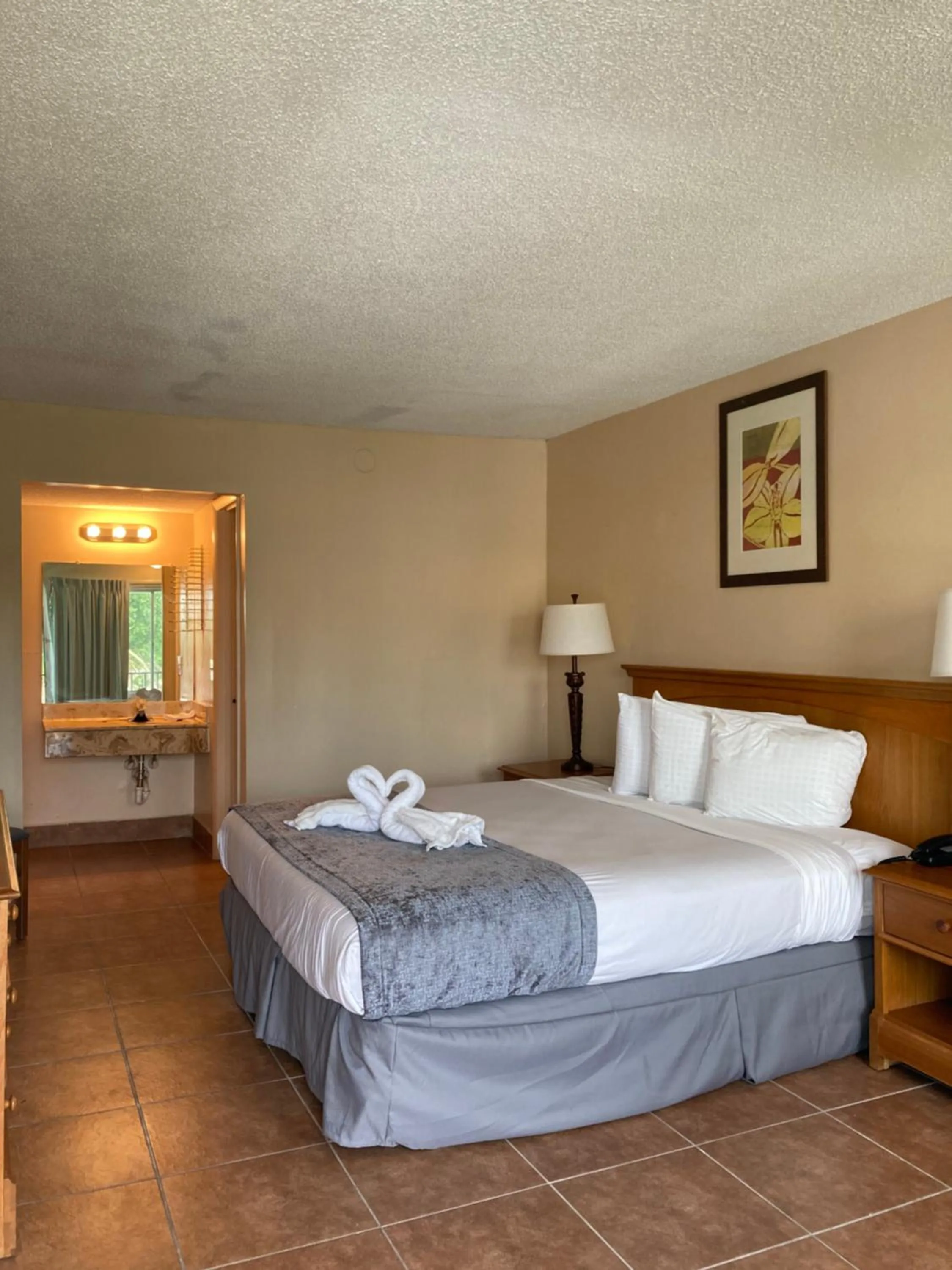 Bed in Altamonte Springs Hotel and Suites