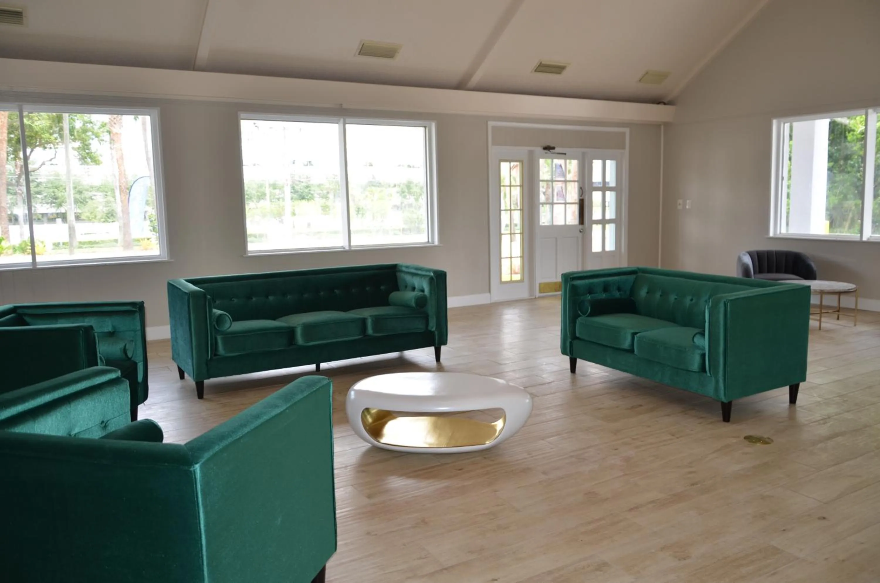 Property building in Altamonte Springs Hotel and Suites