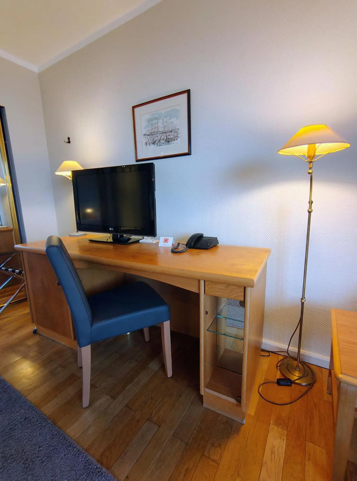 TV and multimedia in Hotel Lübecker Hof