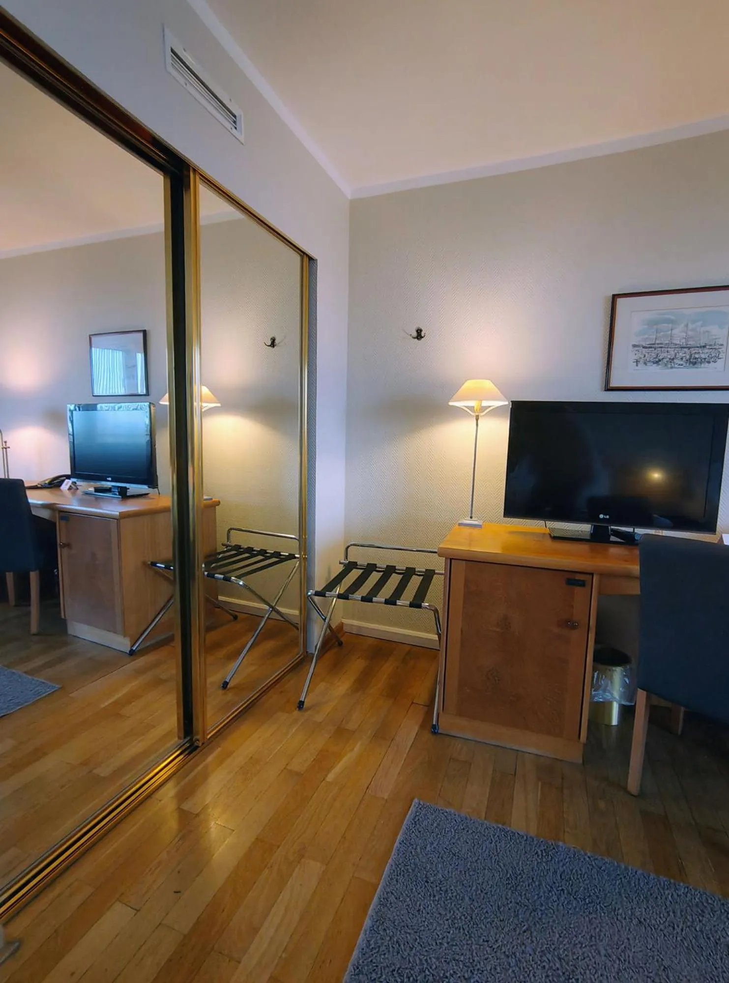 Bed in Hotel Lübecker Hof