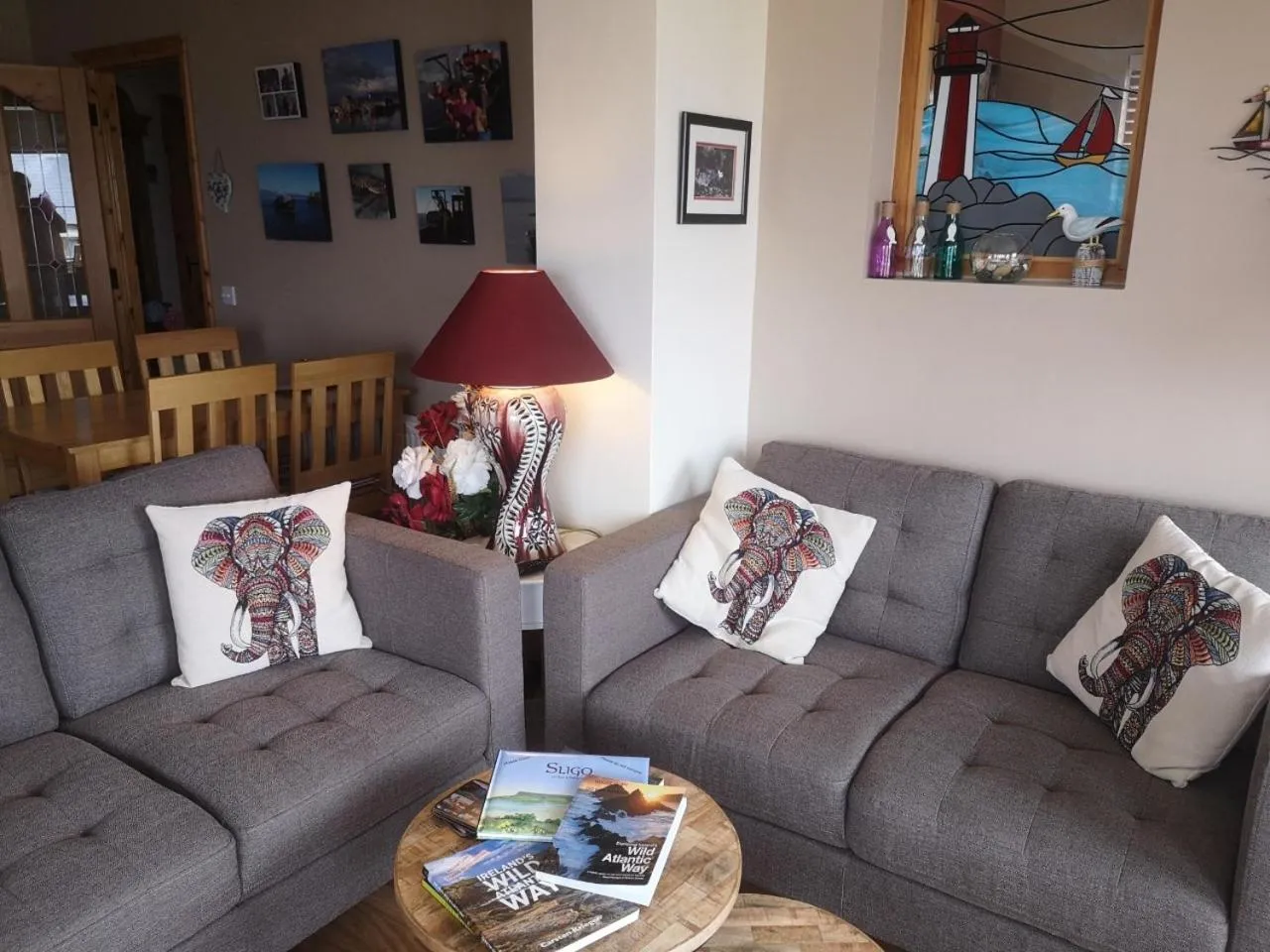 Communal lounge/ TV room in Ocean Heights B&B