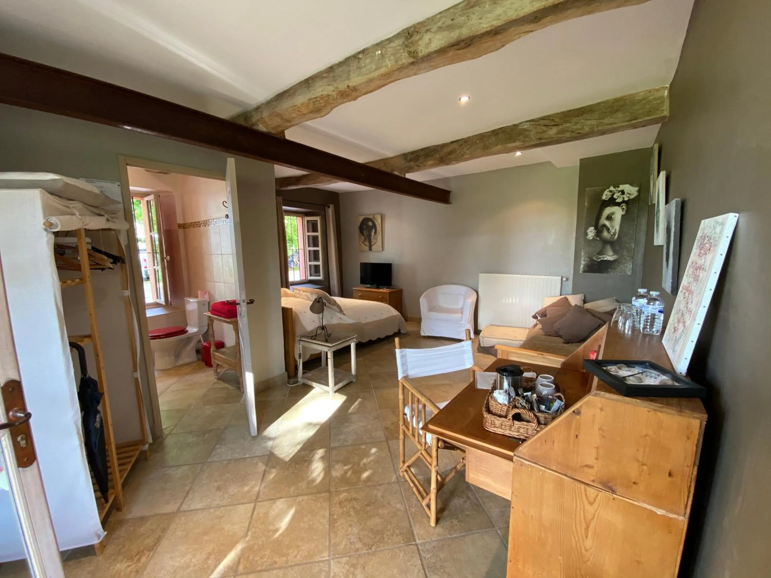 Photo of the whole room in Domaine De Sainte Annette