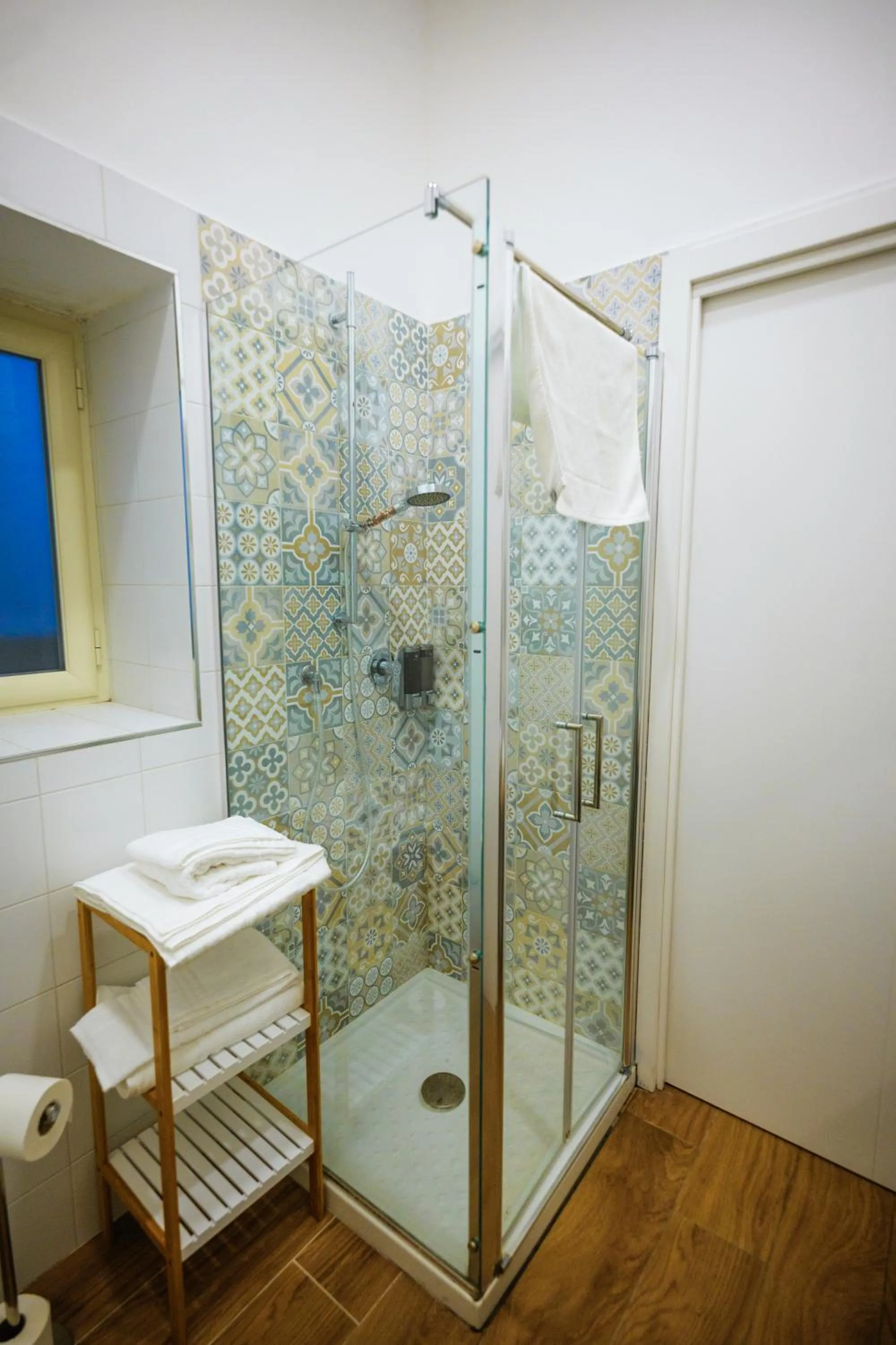 Shower in Terminal 1 Guest House