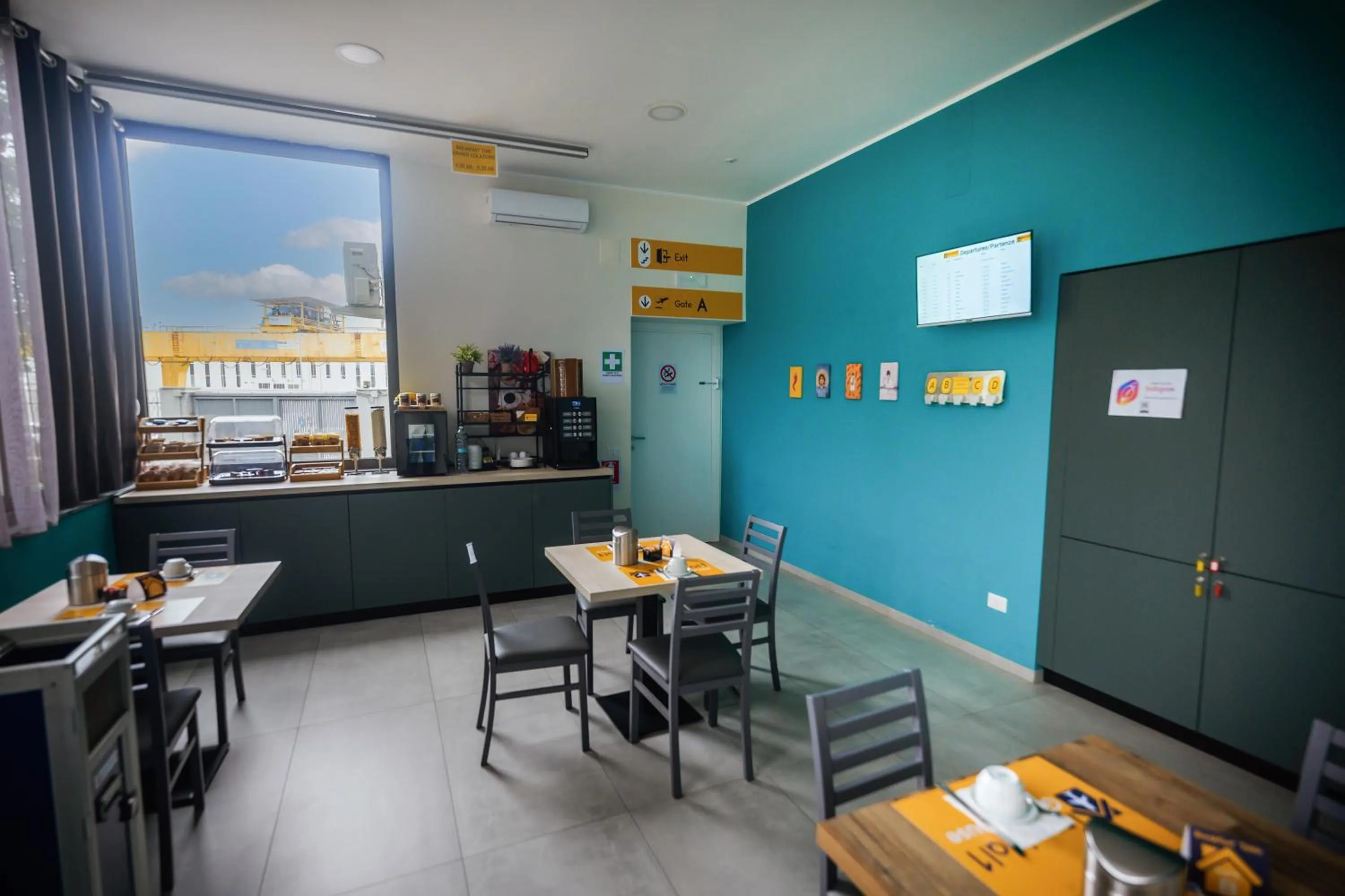 Coffee/tea facilities in Terminal 1 Guest House