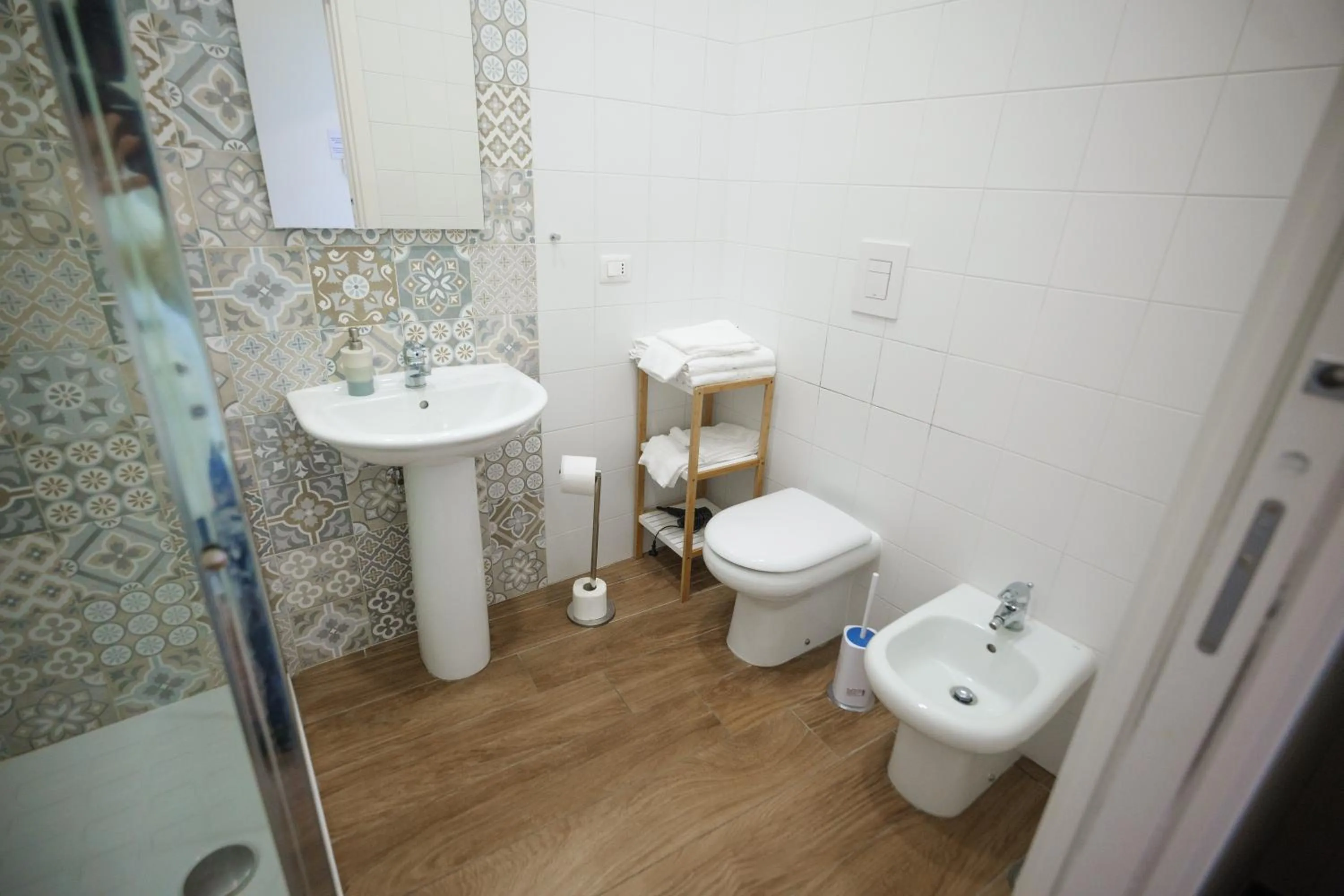 Shower in Terminal 1 Guest House